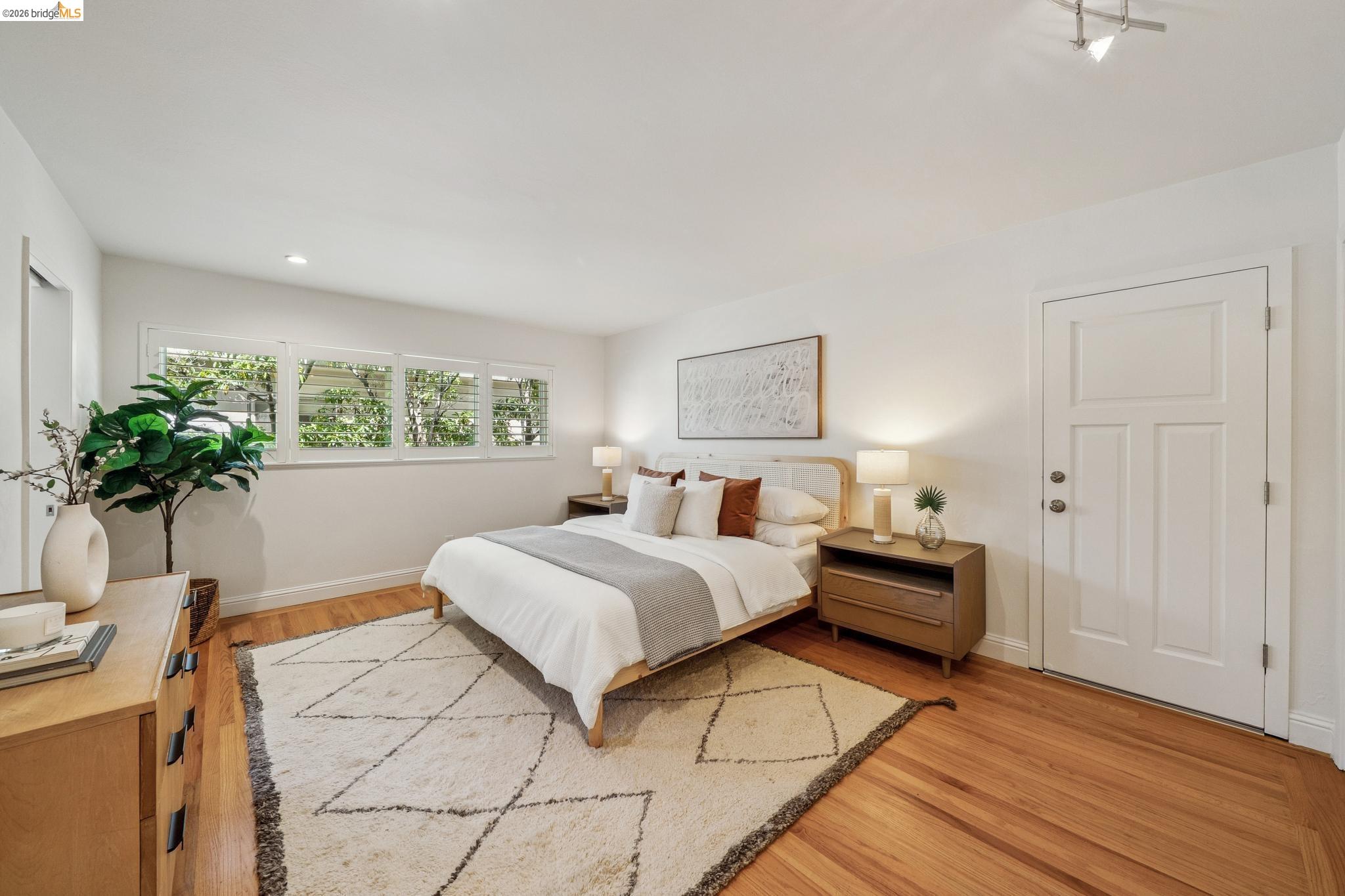 1410 Lakeshore Ave # 5