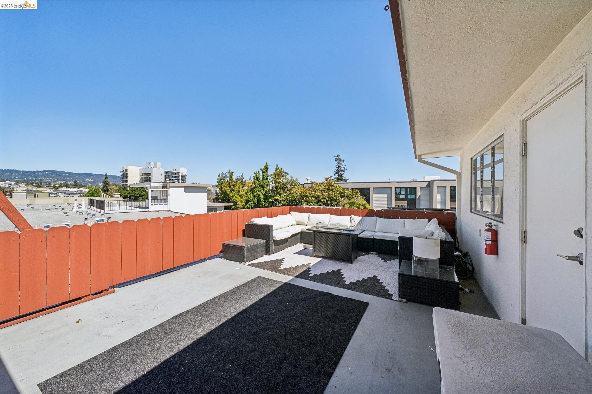 1410 Lakeshore Ave # 5
