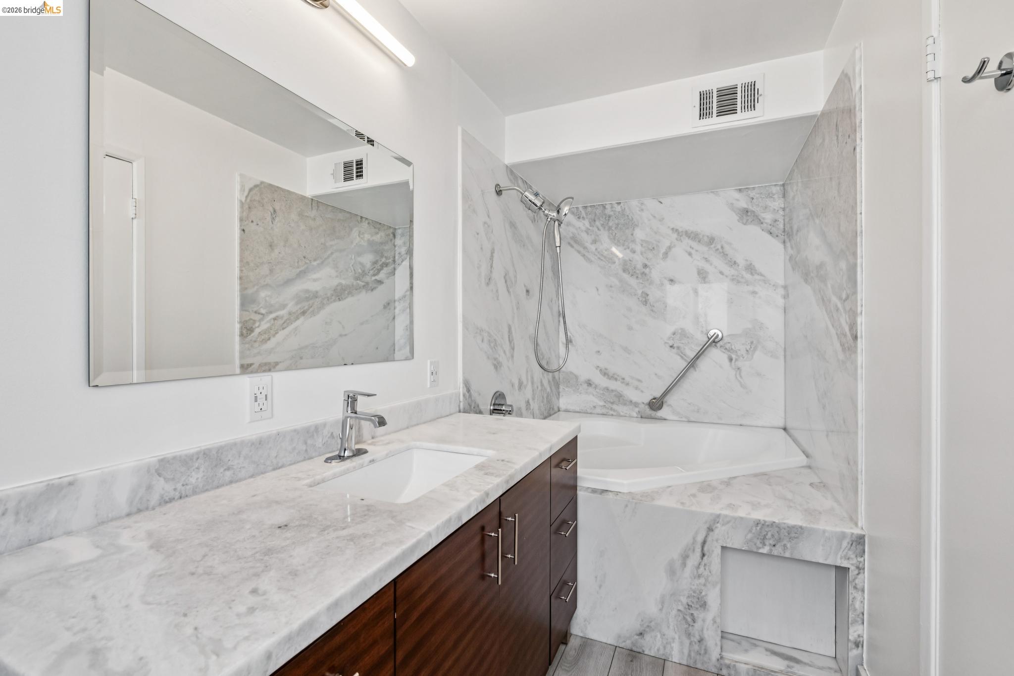 1410 Lakeshore Ave # 6