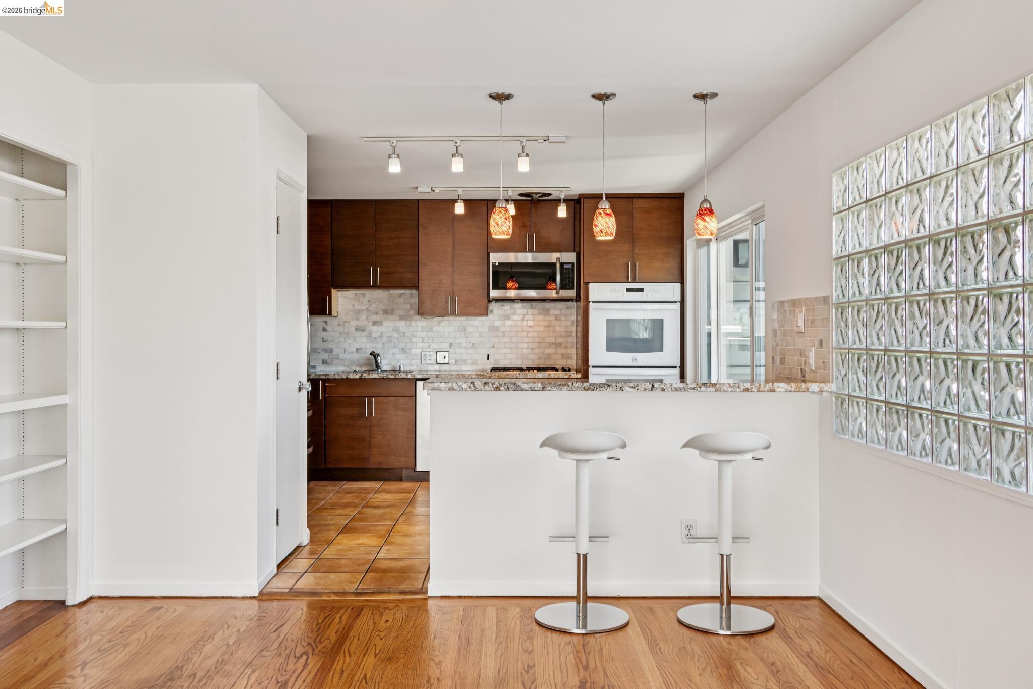 1410 Lakeshore Ave # 6
