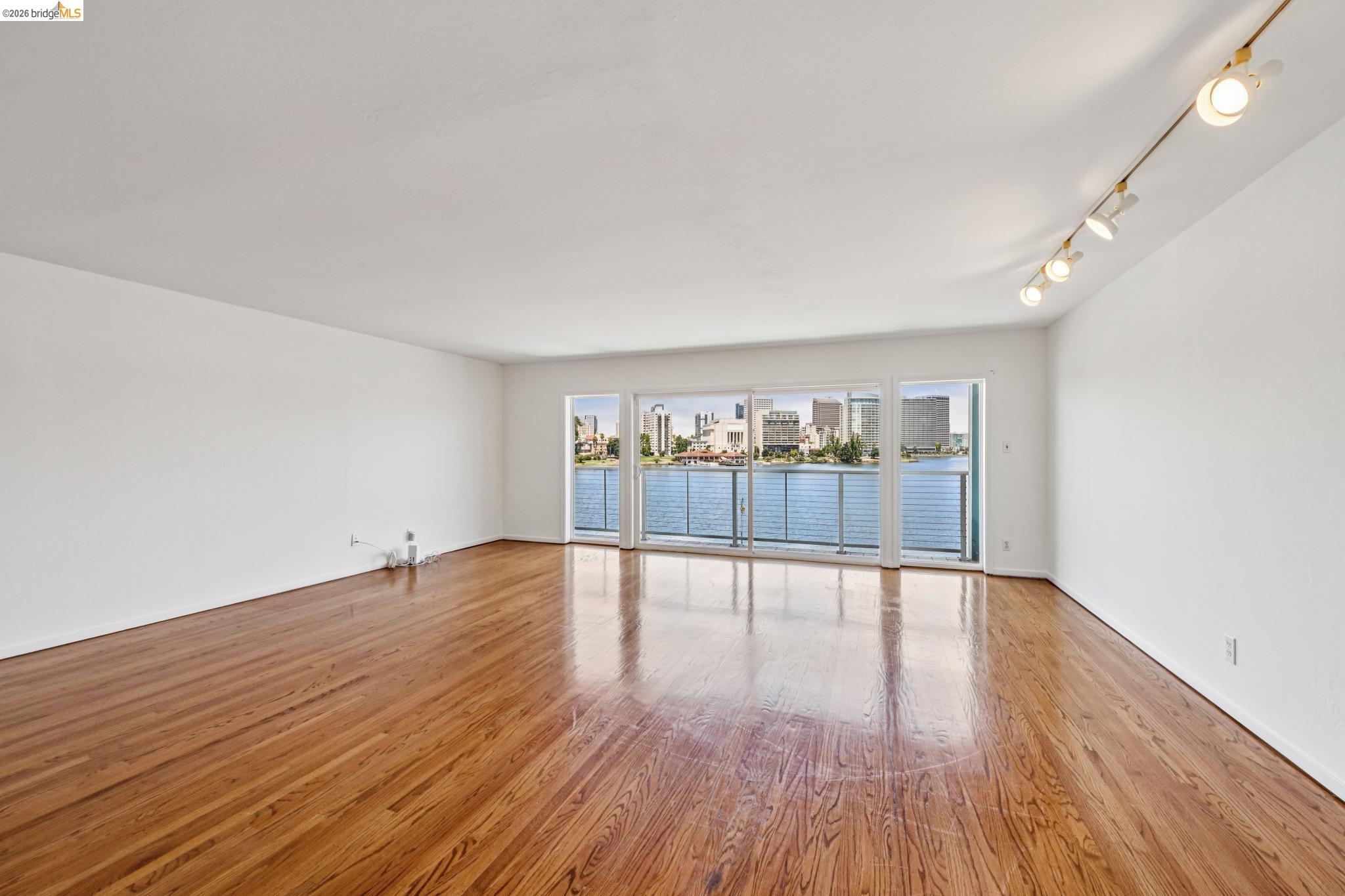 1410 Lakeshore Ave # 6