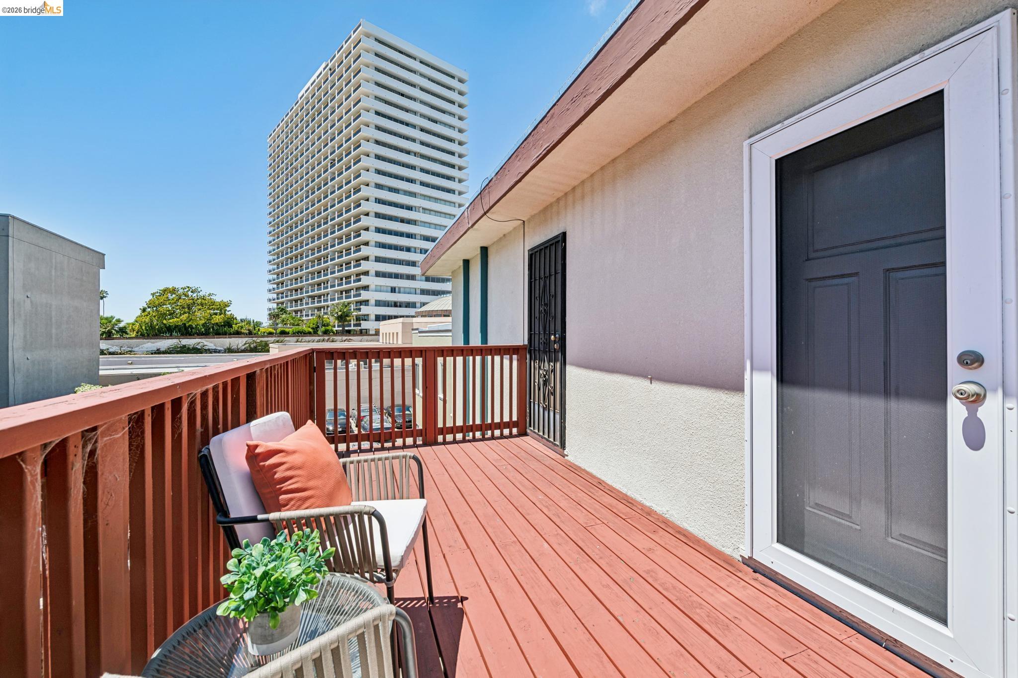 1410 Lakeshore Ave # 6