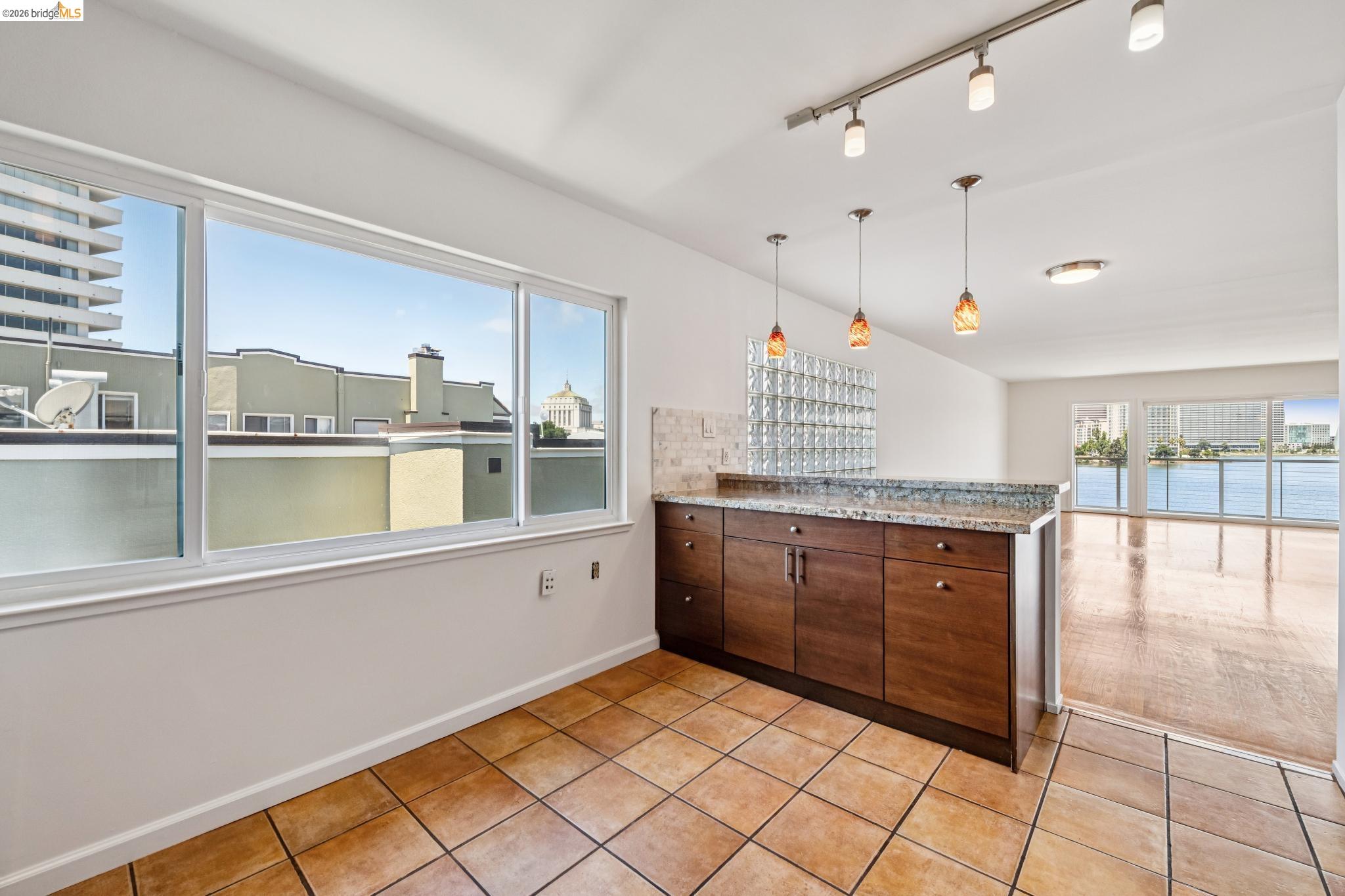 1410 Lakeshore Ave # 6