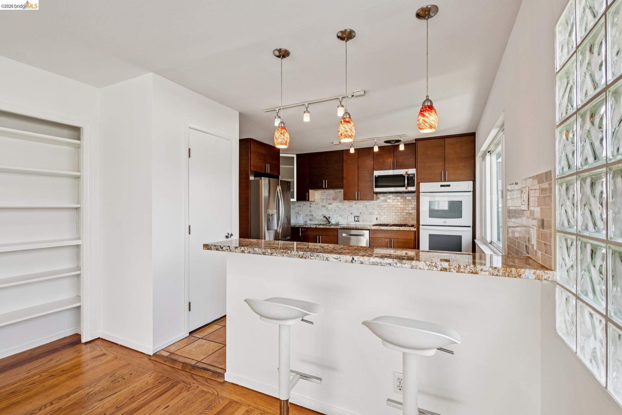 1410 Lakeshore Ave # 6