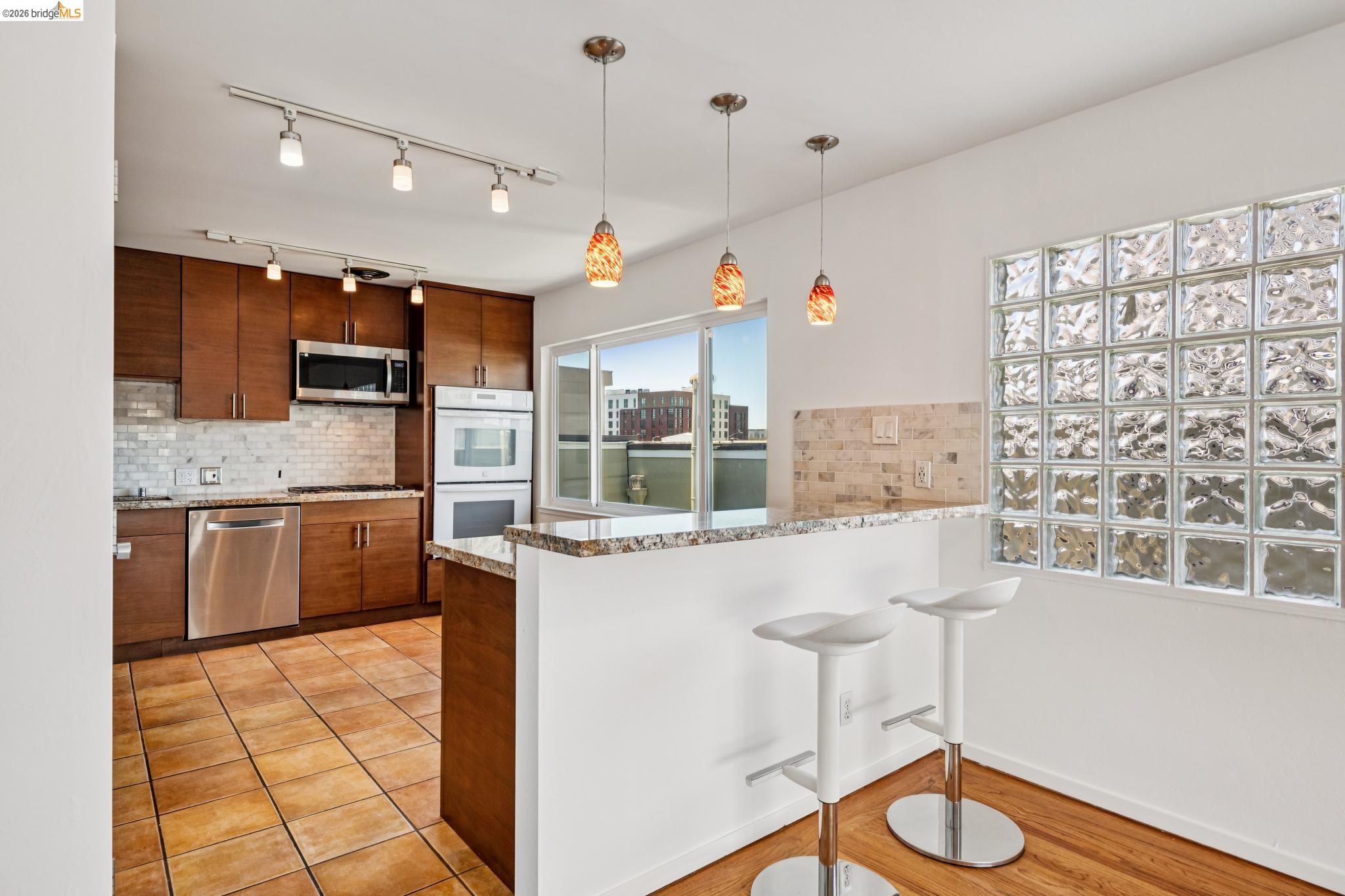 1410 Lakeshore Ave # 6