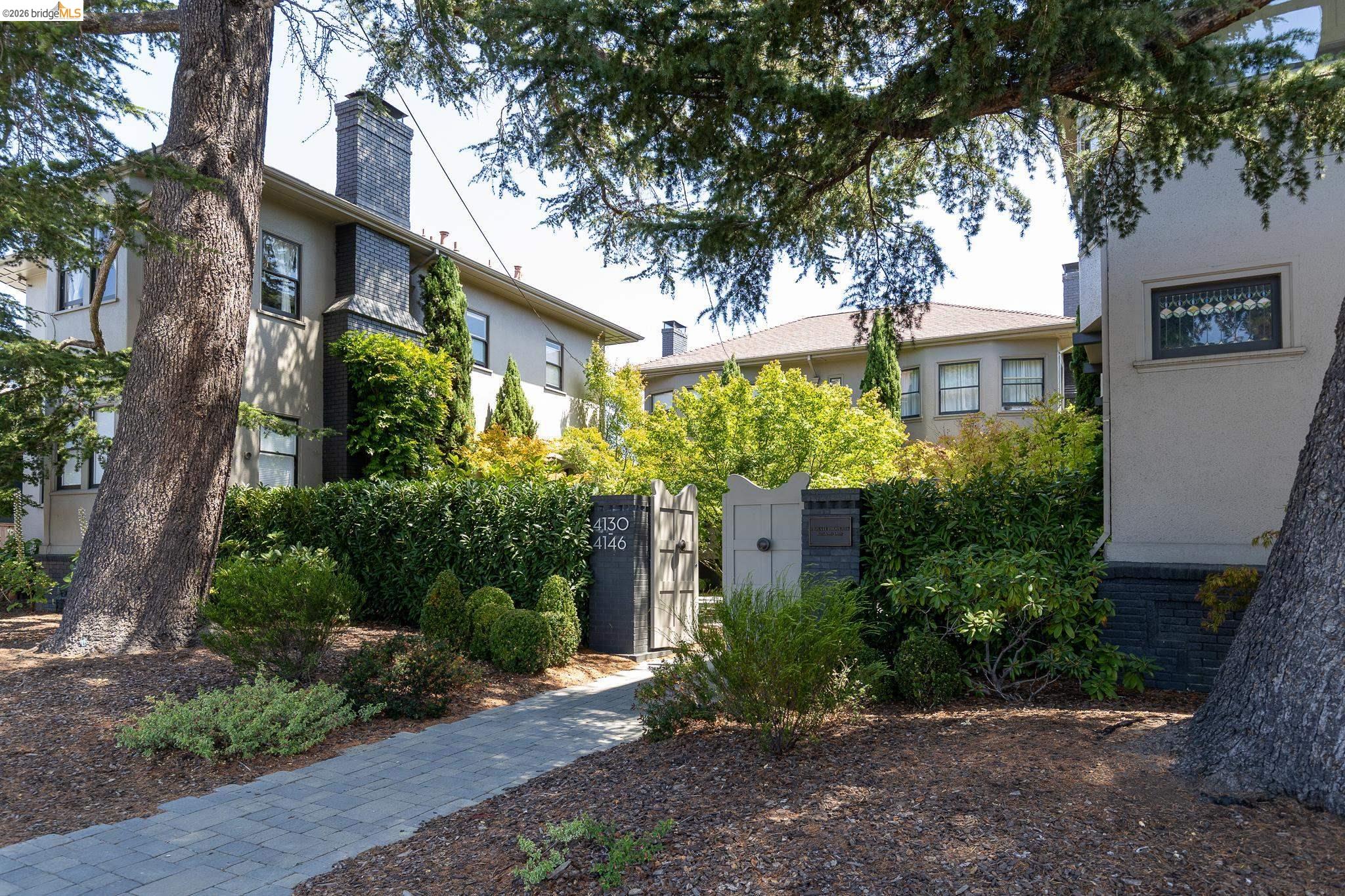 4132 Manila Ave