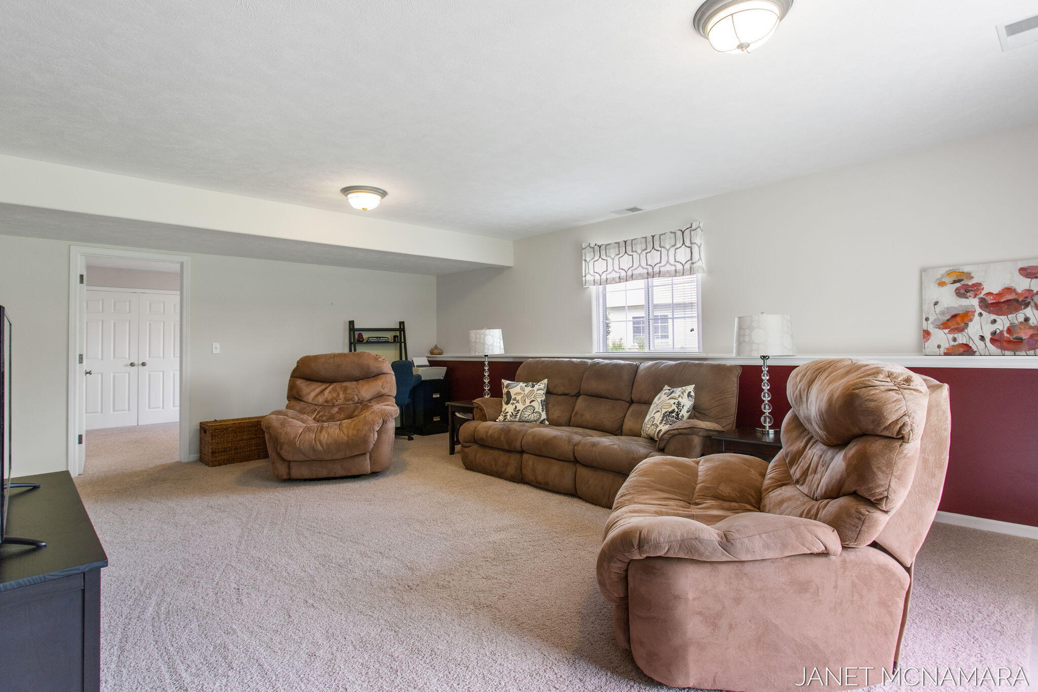 14460 Twin Oaks Street