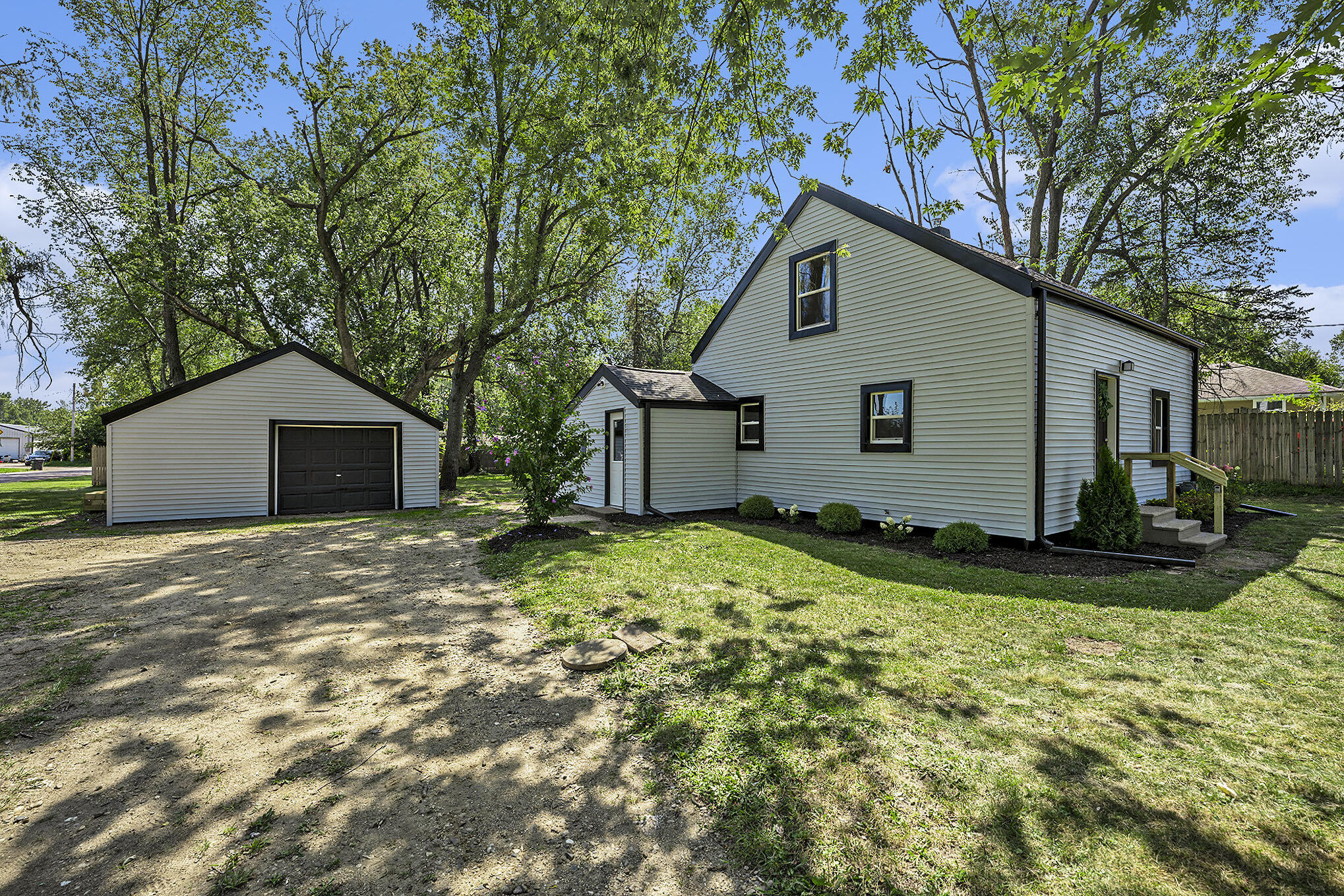 704 Della Street