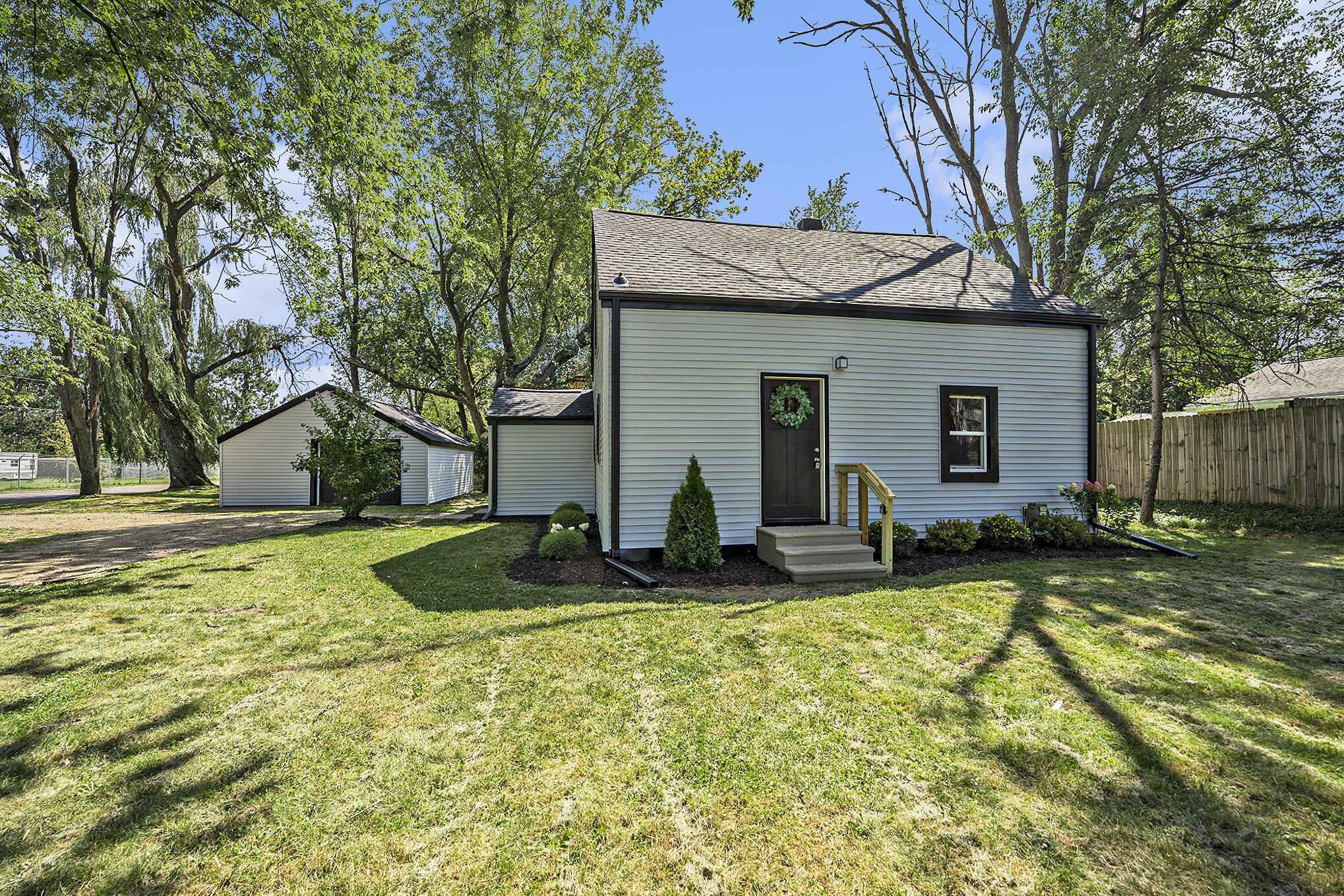 704 Della Street