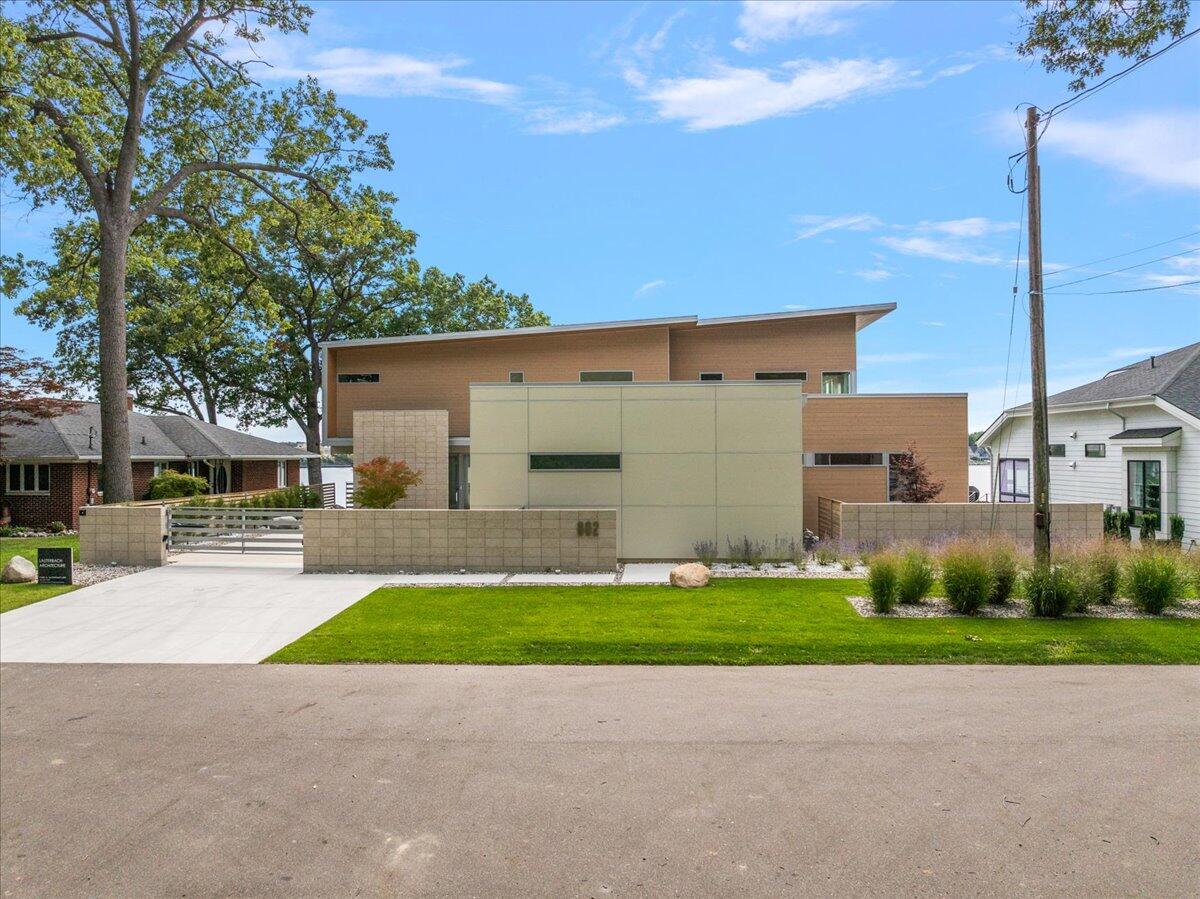 602 Lawn Avenue