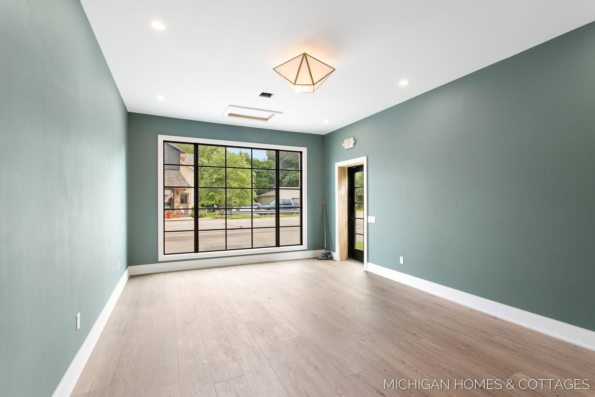 1399 Blue Star Highway