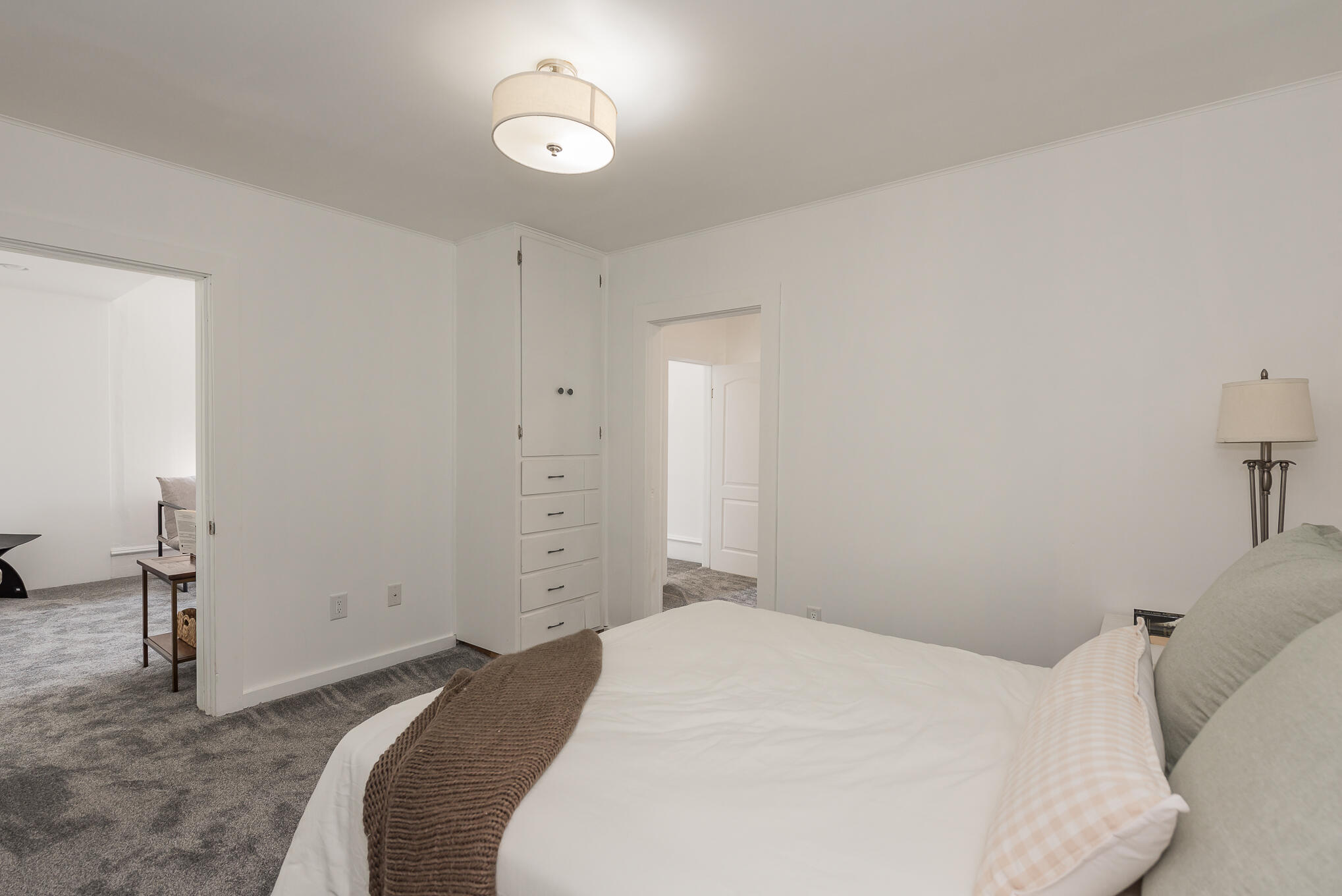 517 W Lakewood Boulevard