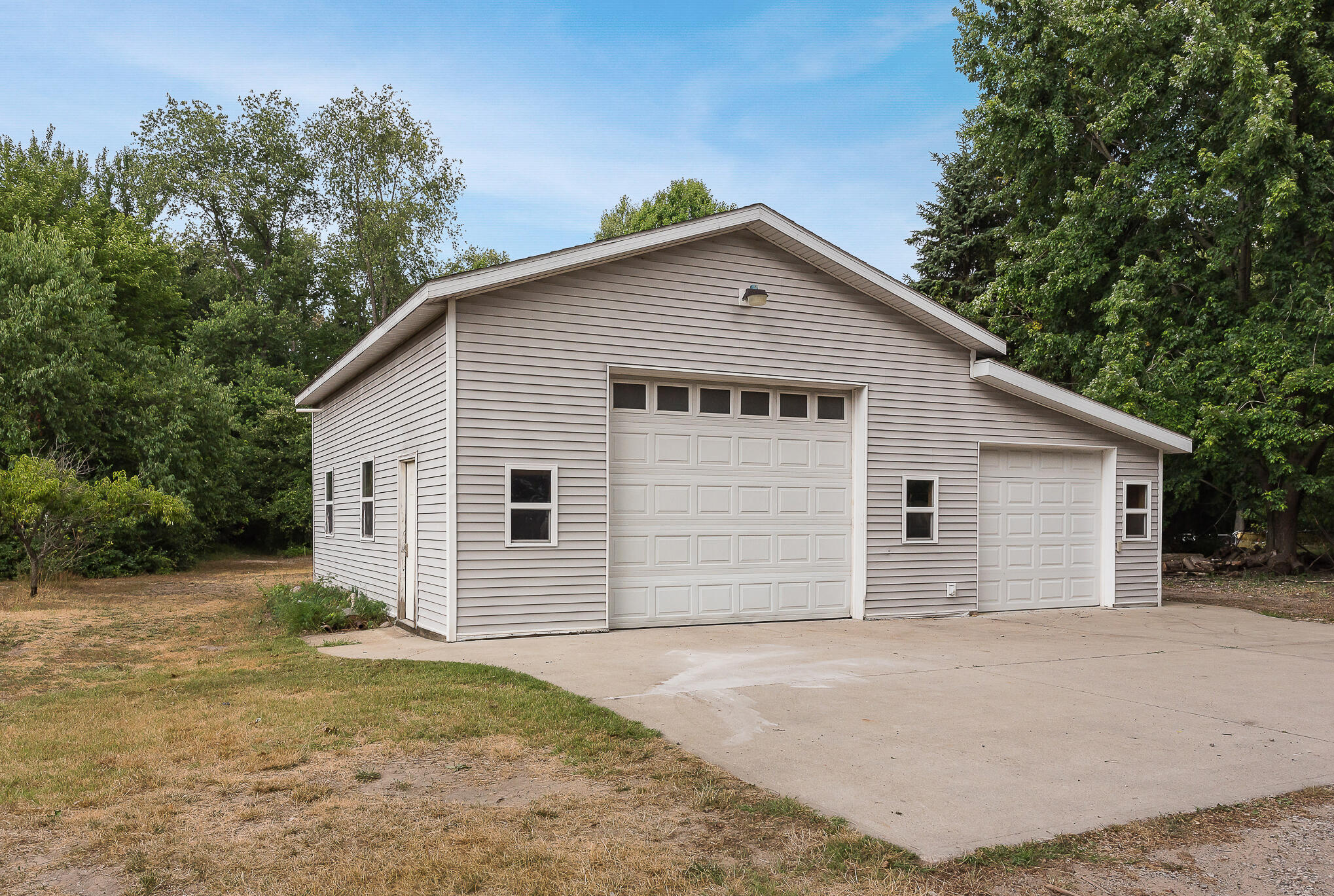 517 W Lakewood Boulevard