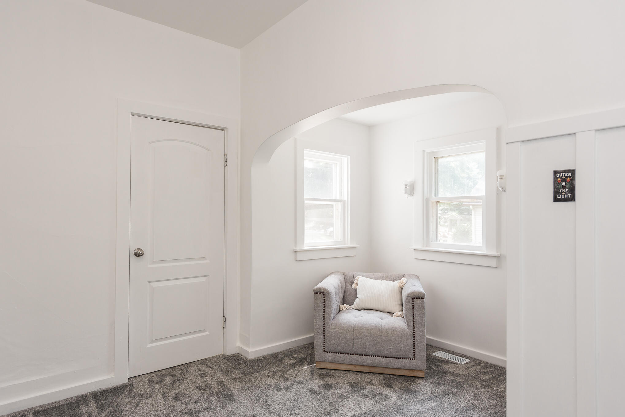 517 W Lakewood Boulevard