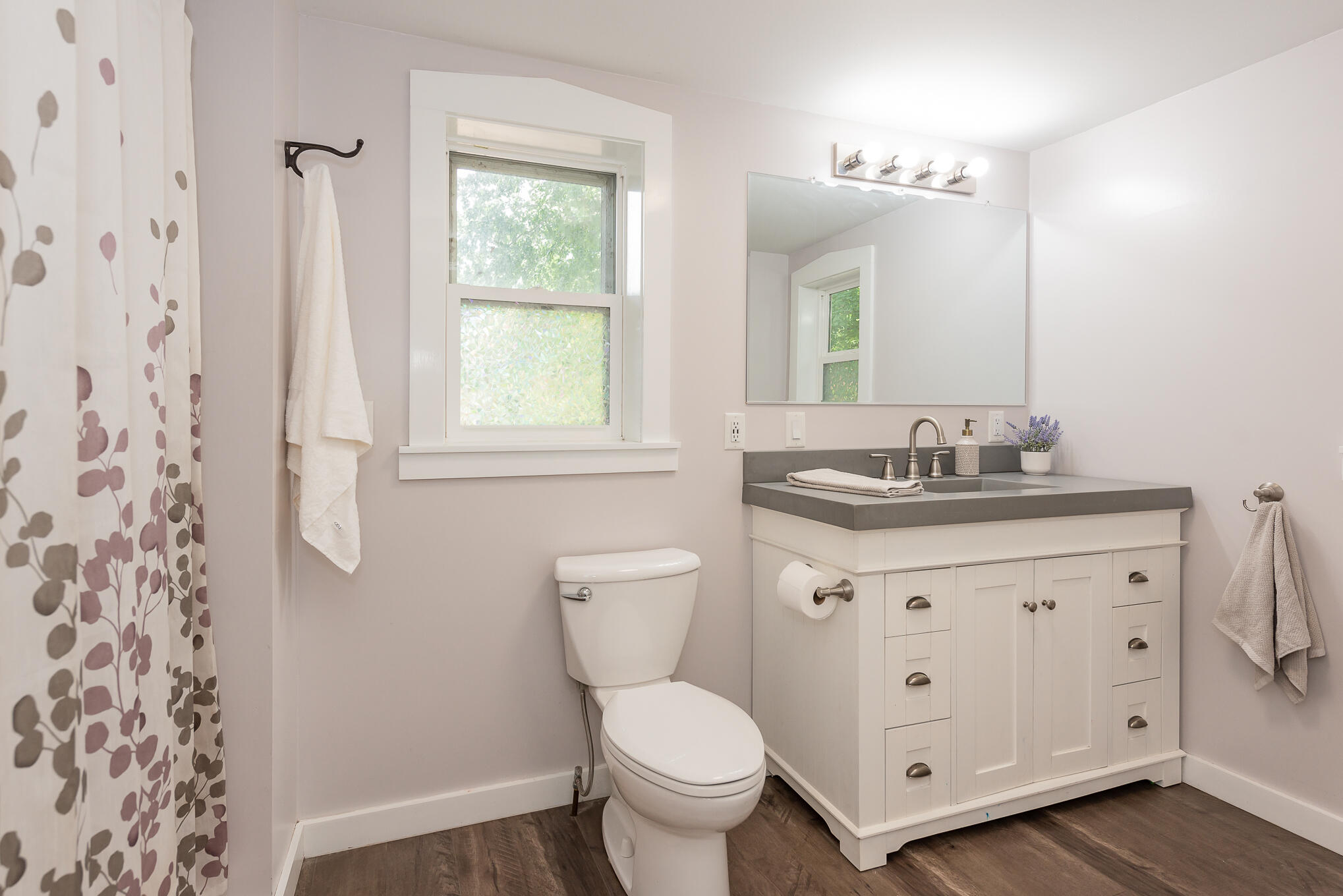 517 W Lakewood Boulevard