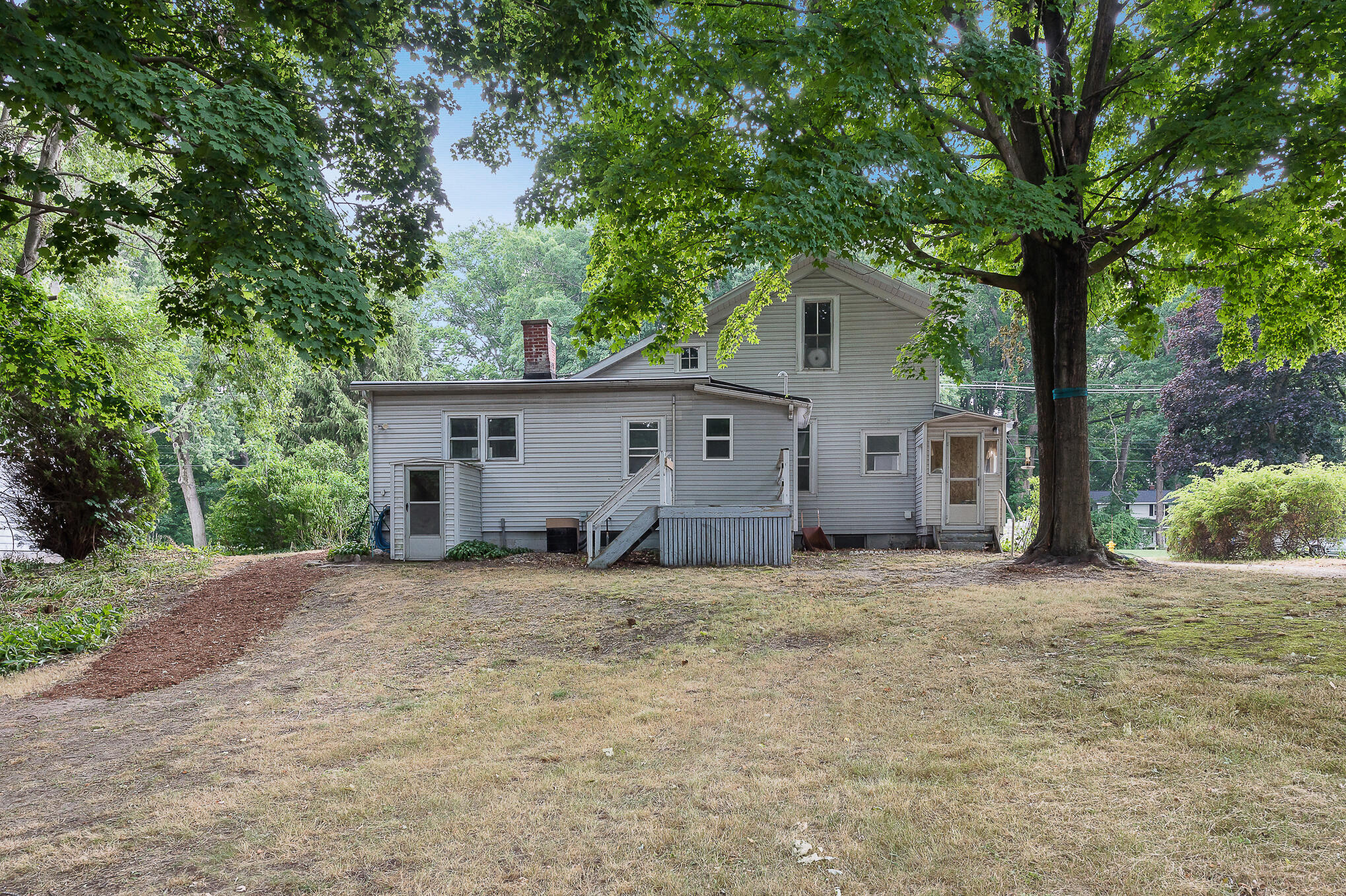 517 W Lakewood Boulevard