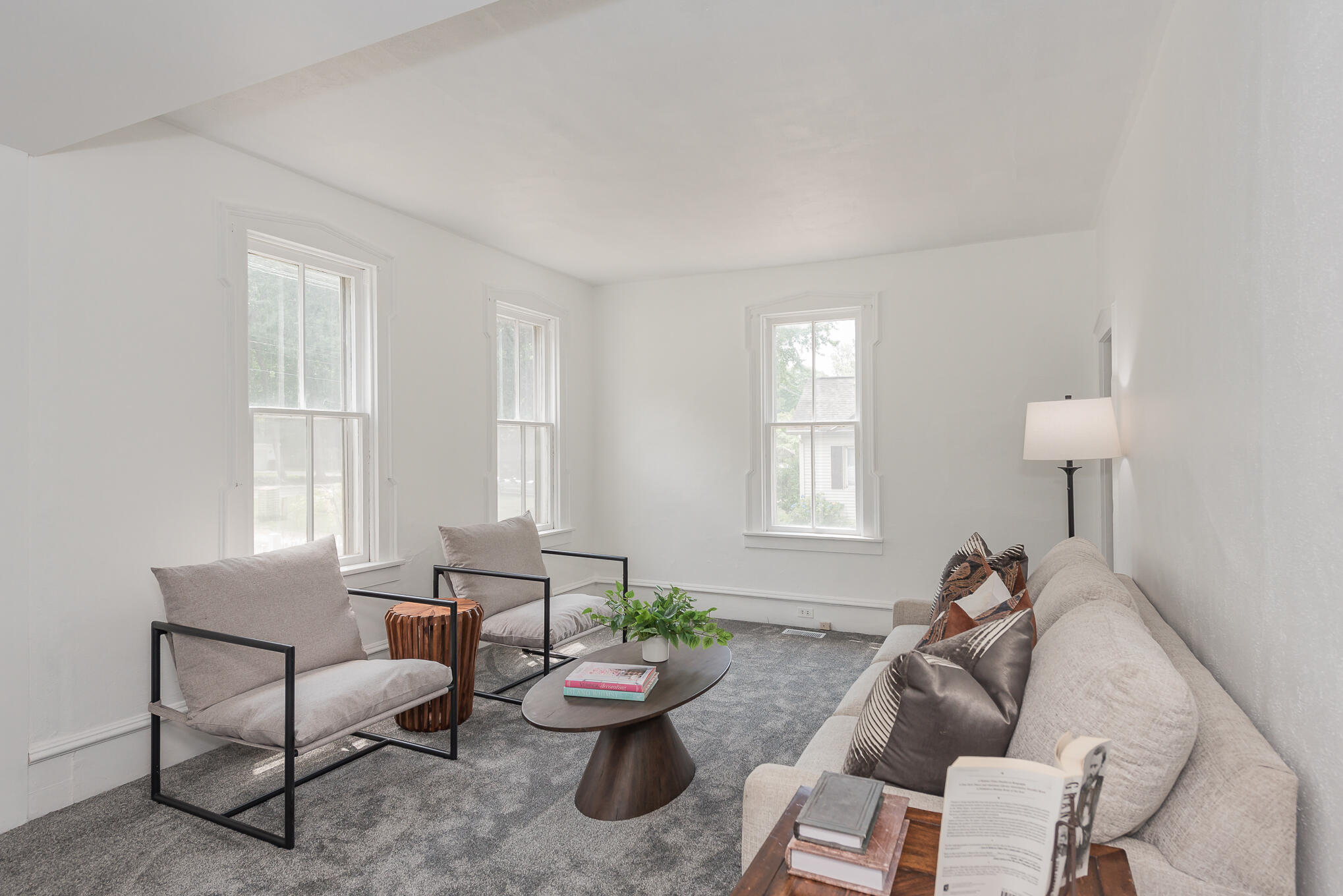 517 W Lakewood Boulevard