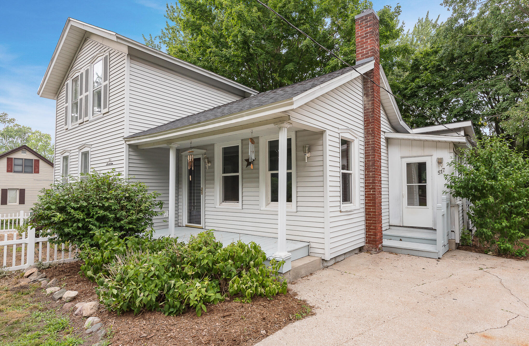 517 W Lakewood Boulevard