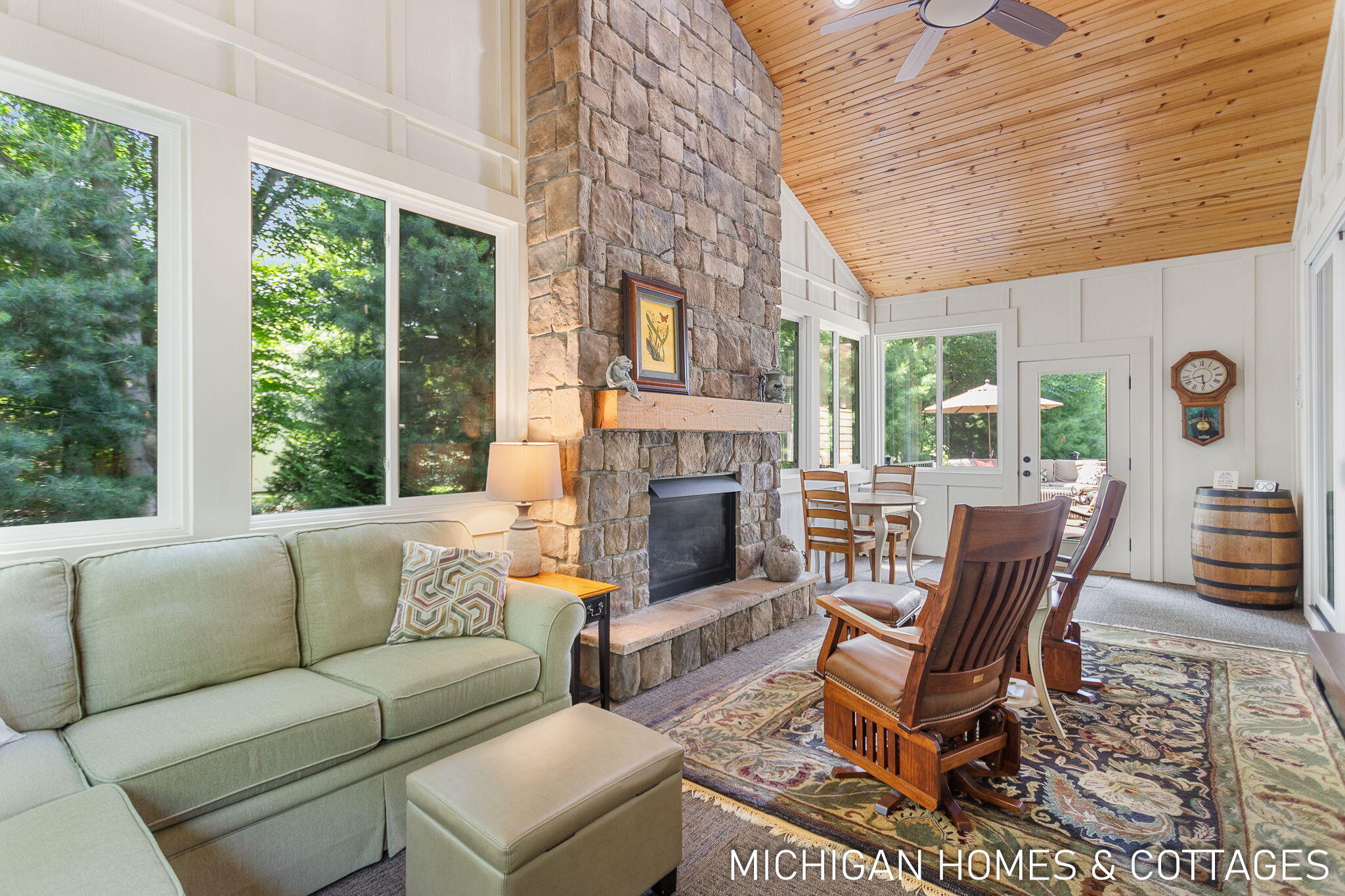 327 S Lakeshore Drive