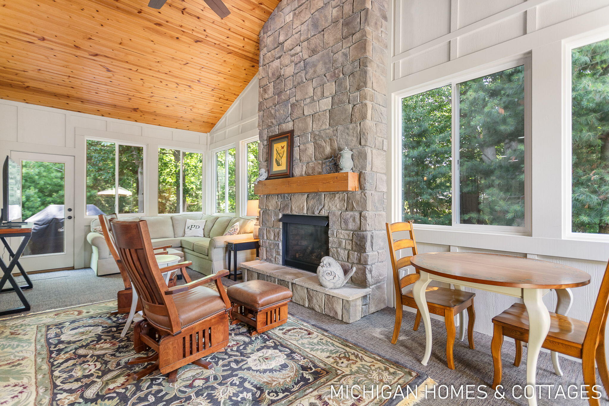 327 S Lakeshore Drive