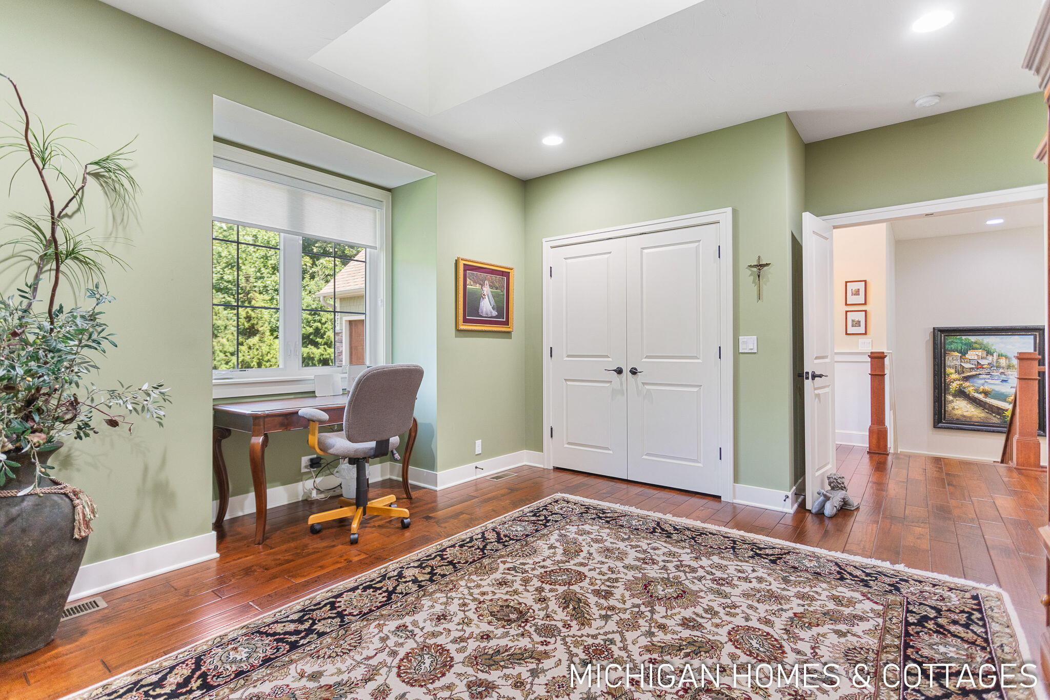 327 S Lakeshore Drive