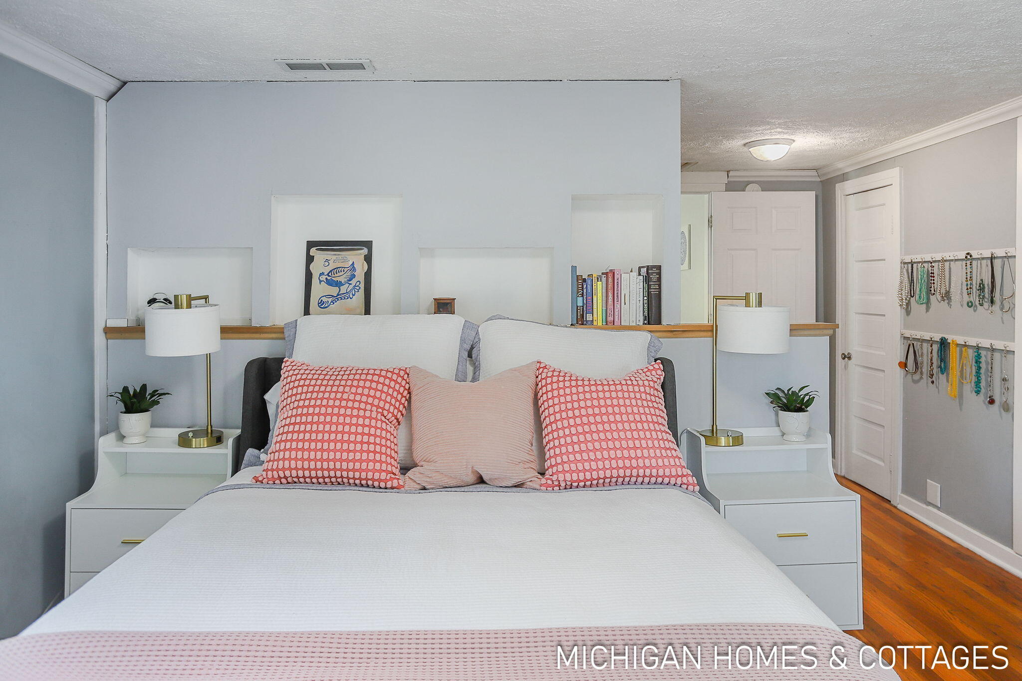 278 W 10th Street