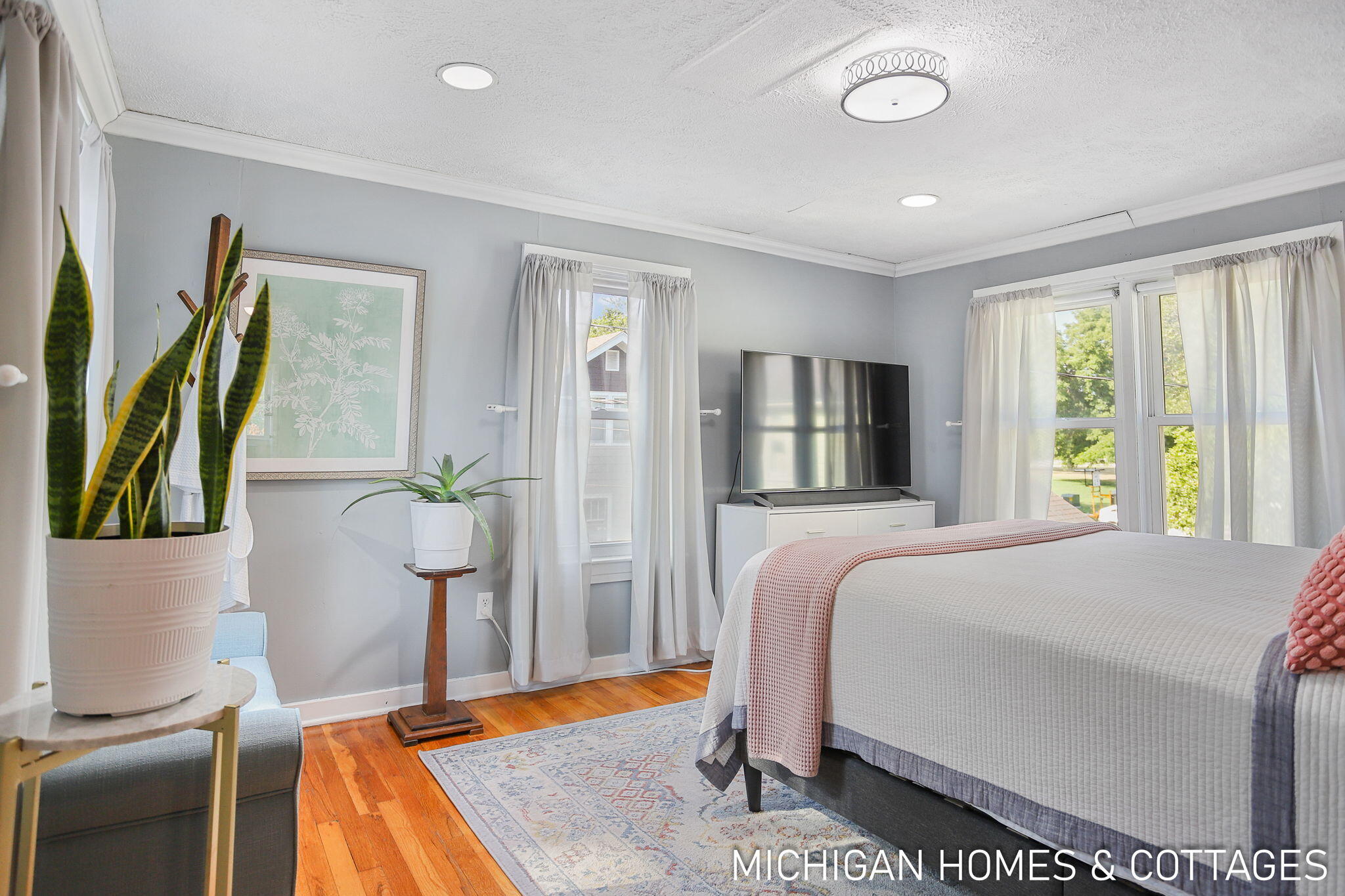 278 W 10th Street