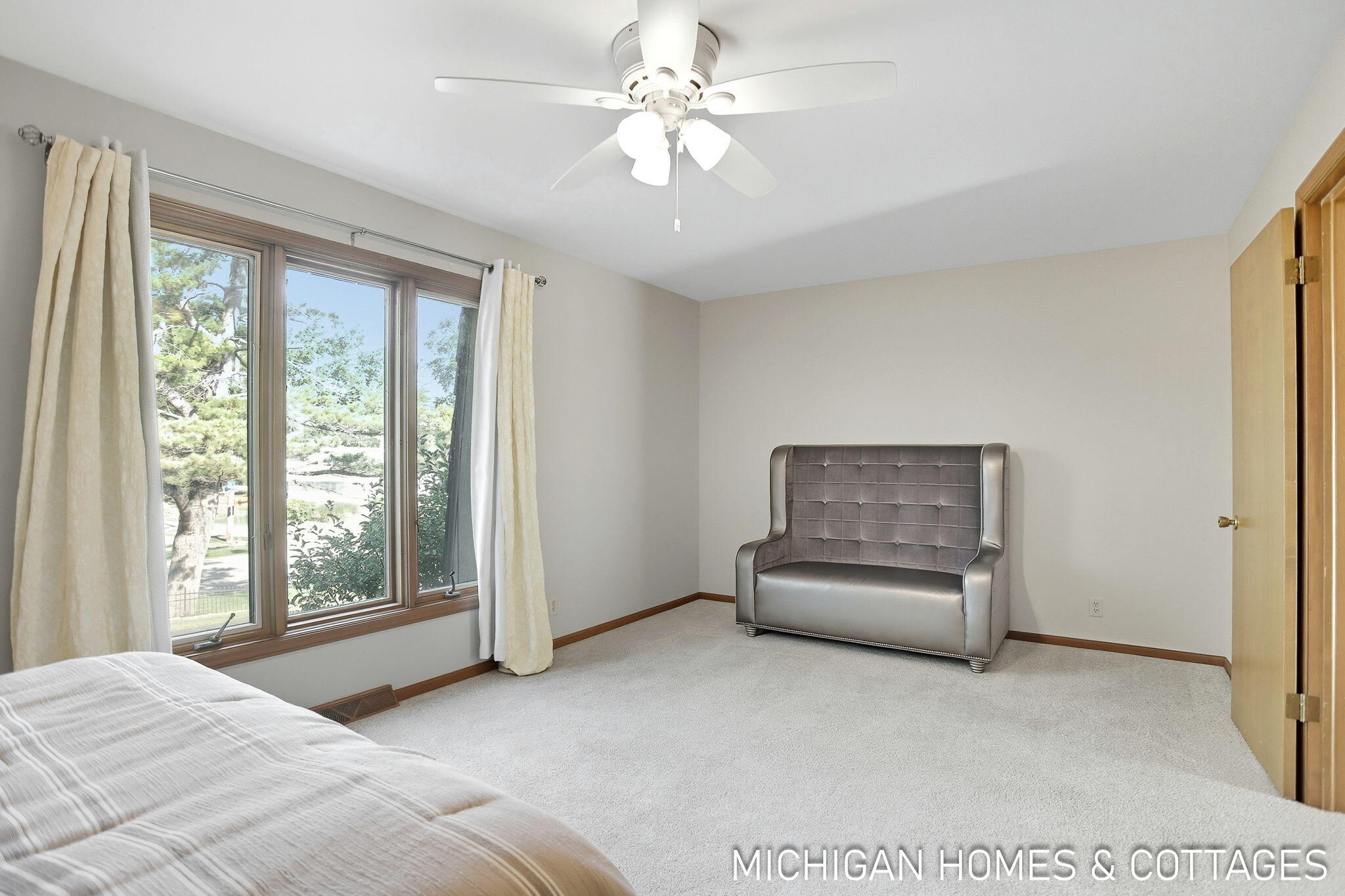1992 S Shore Drive, 3