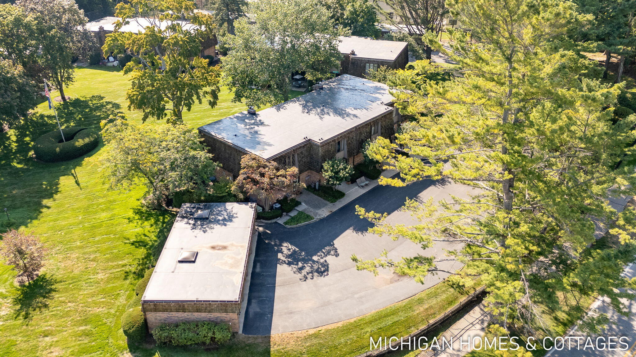 1992 S Shore Drive, 3