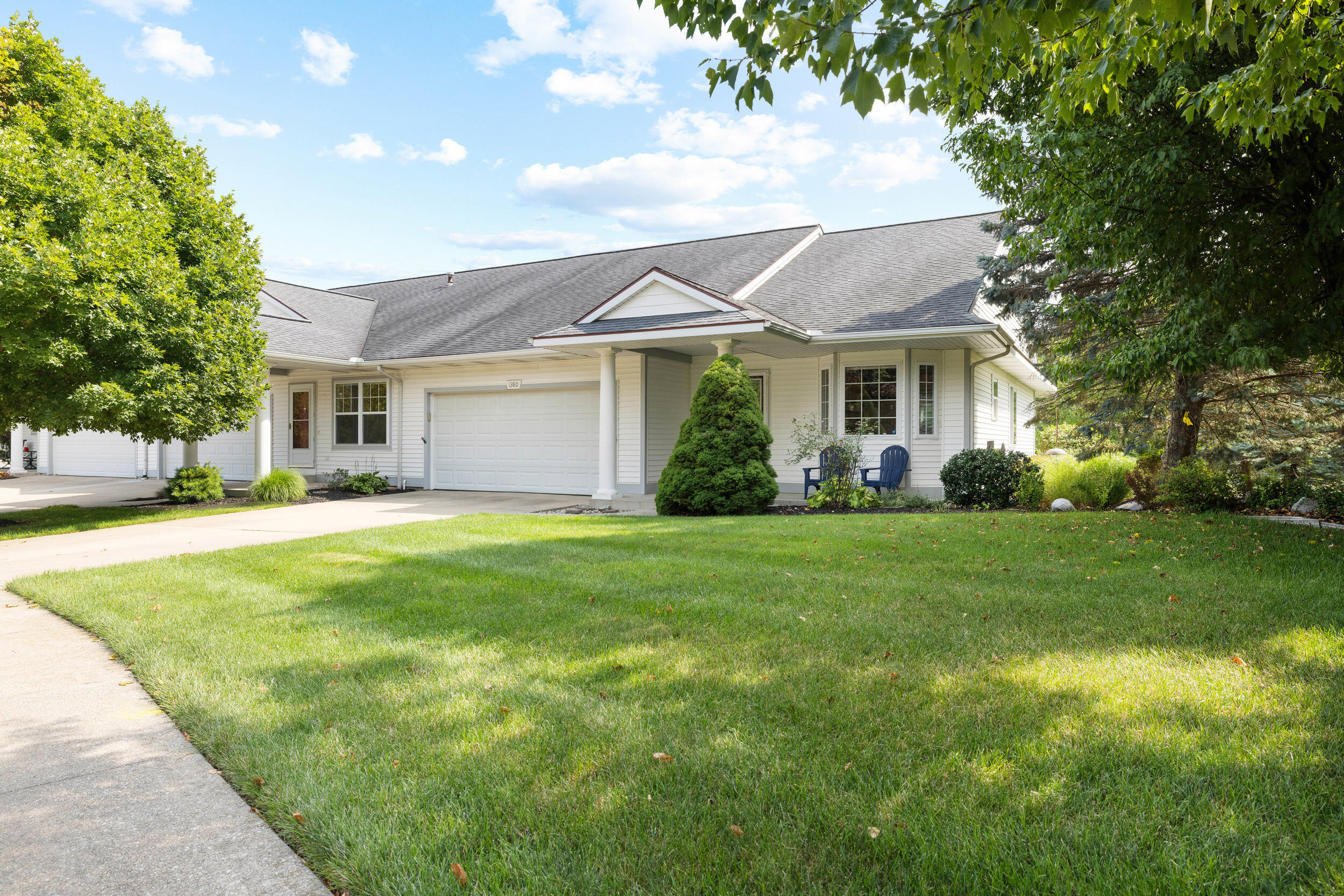 1380 E Pointe Ridge, Holland