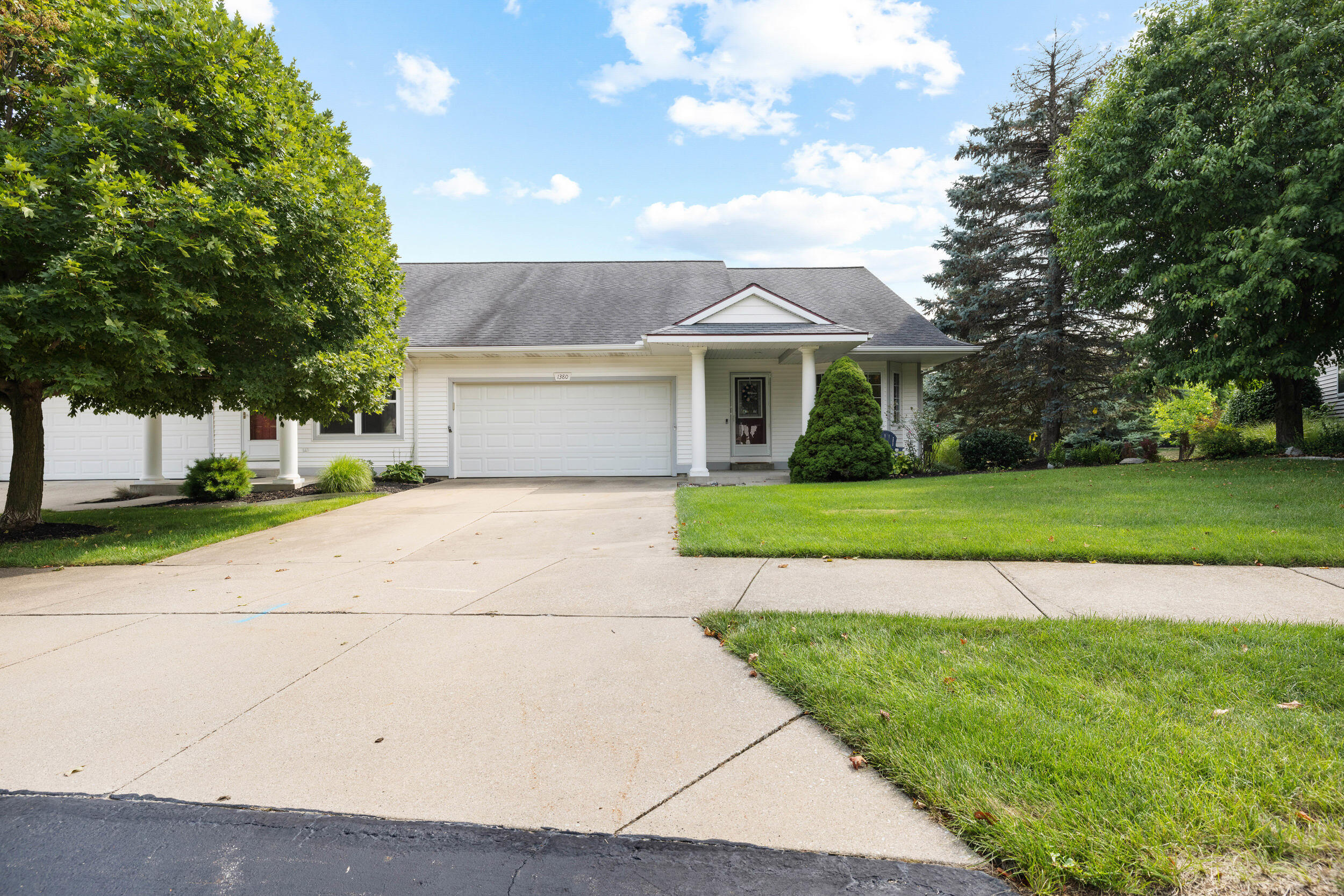 1380 E Pointe Ridge, Holland