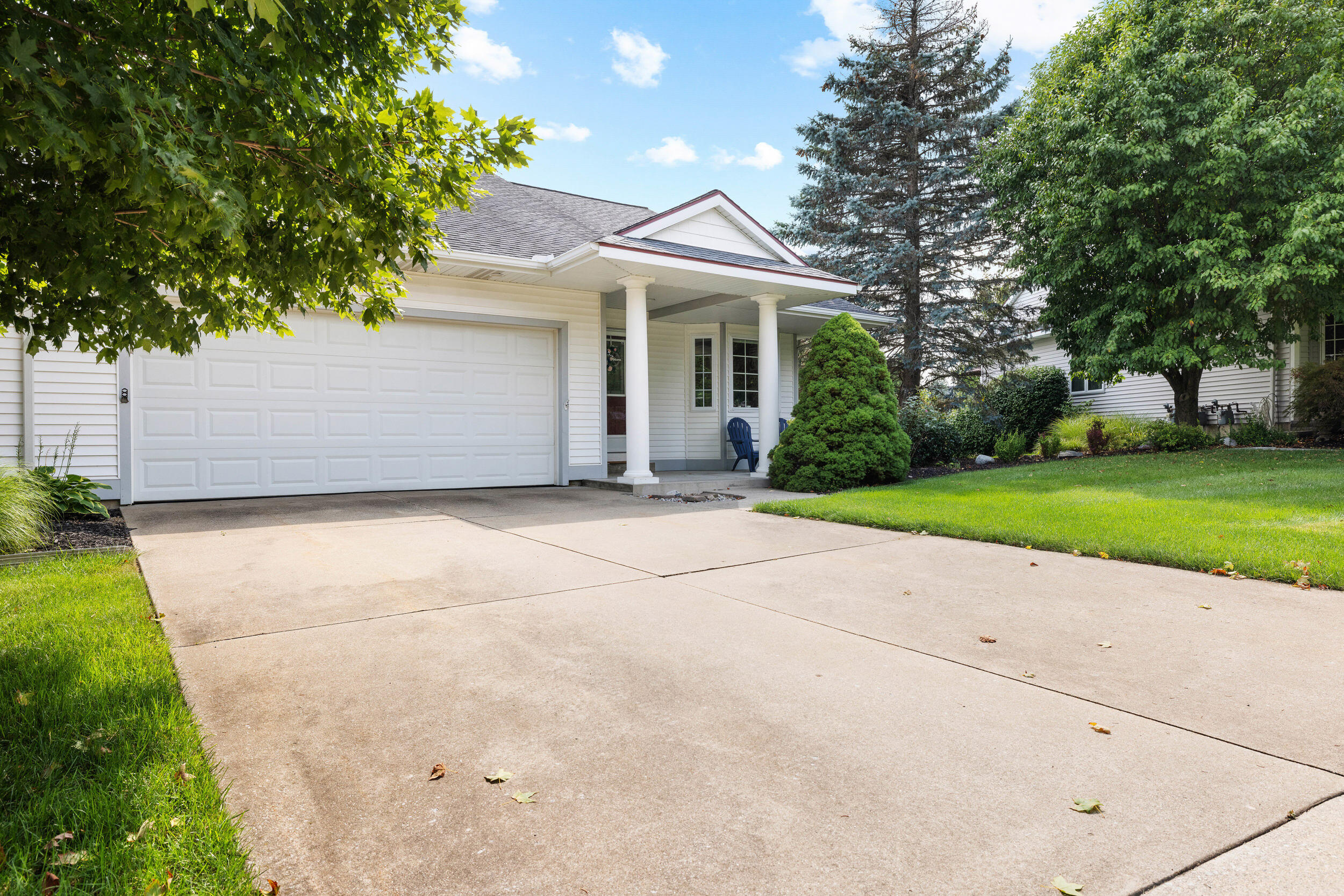 1380 E Pointe Ridge, Holland