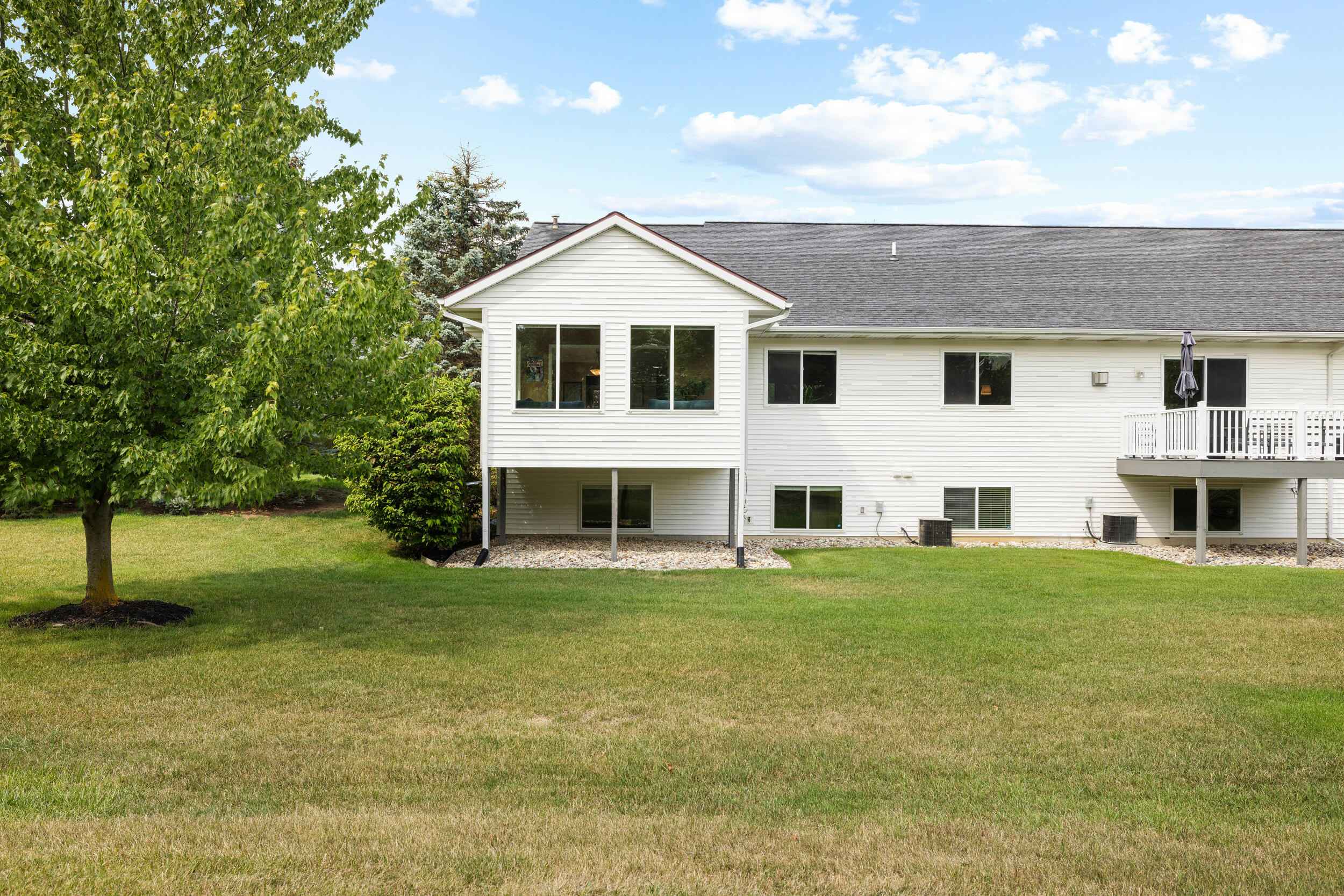 1380 E Pointe Ridge, Holland