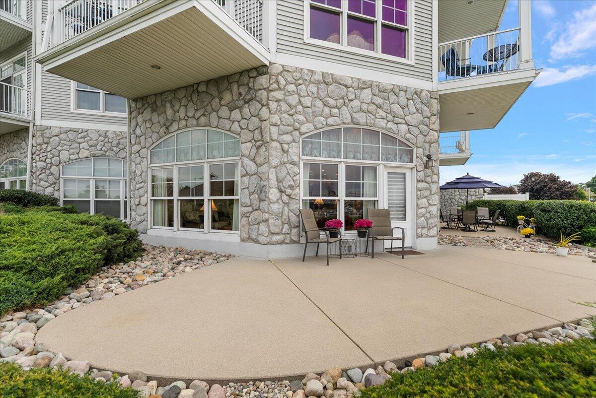 300 S Rath Avenue, 23