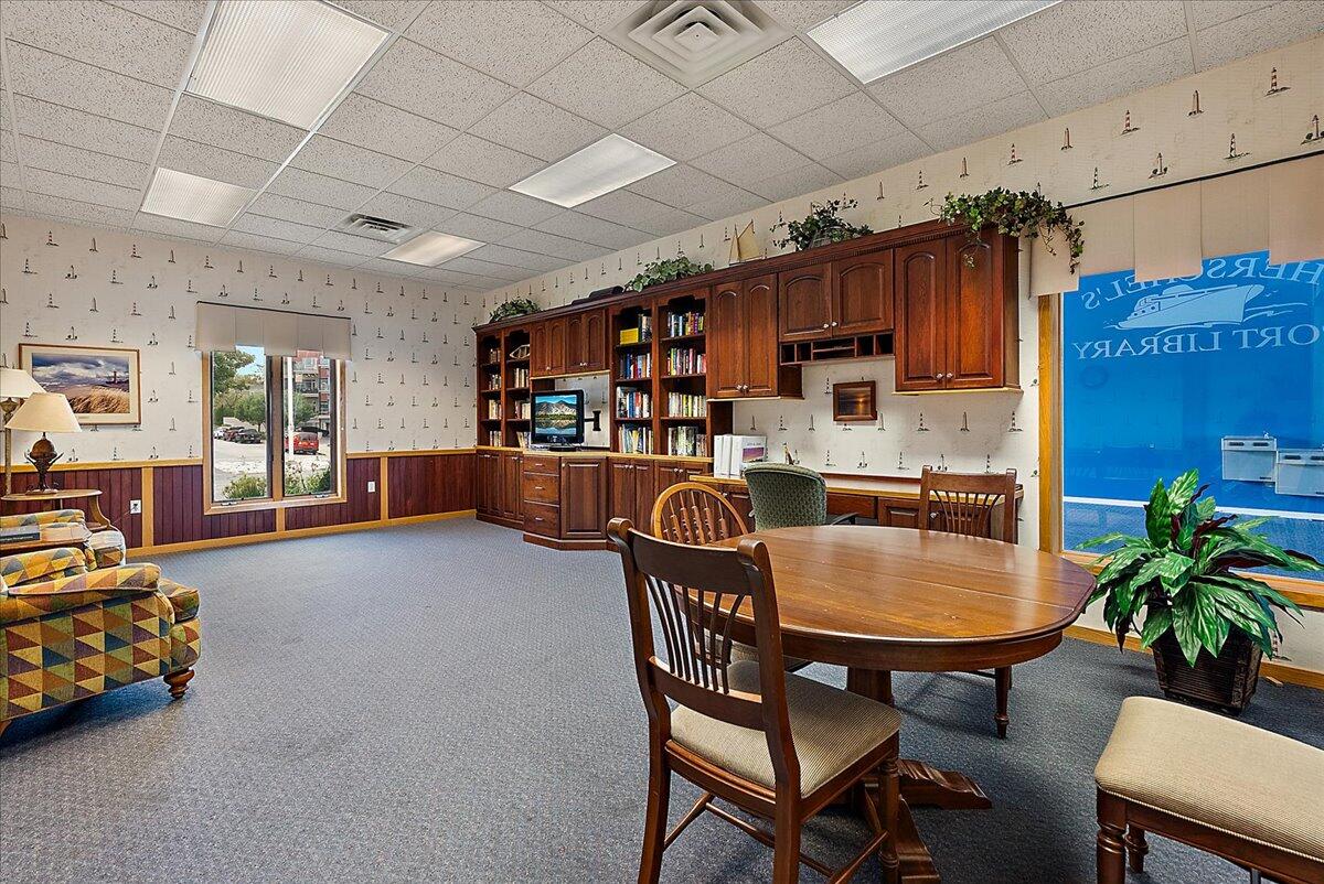 300 S Rath Avenue, 23