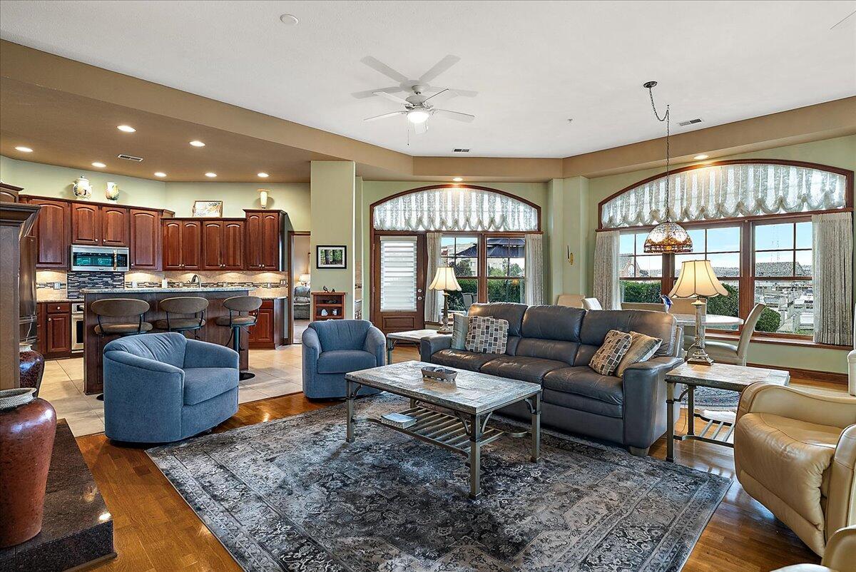 300 S Rath Avenue, 23