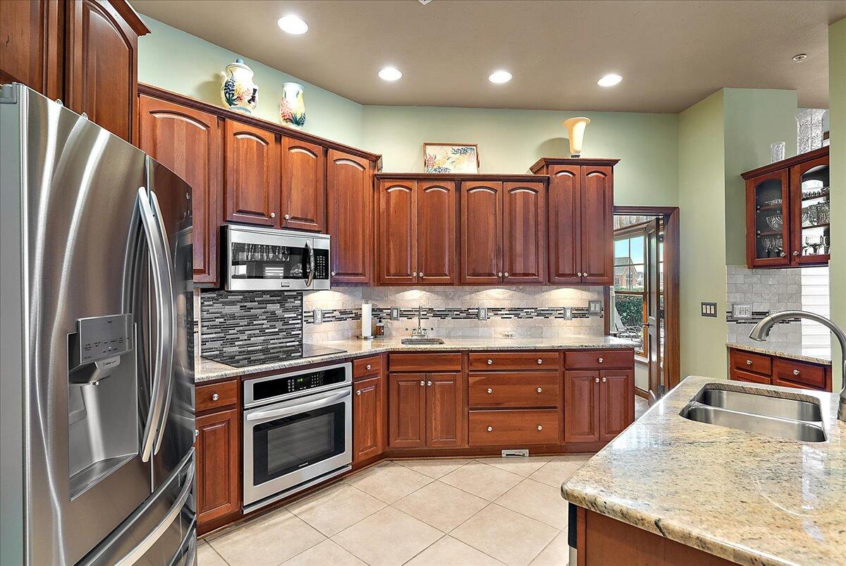 300 S Rath Avenue, 23