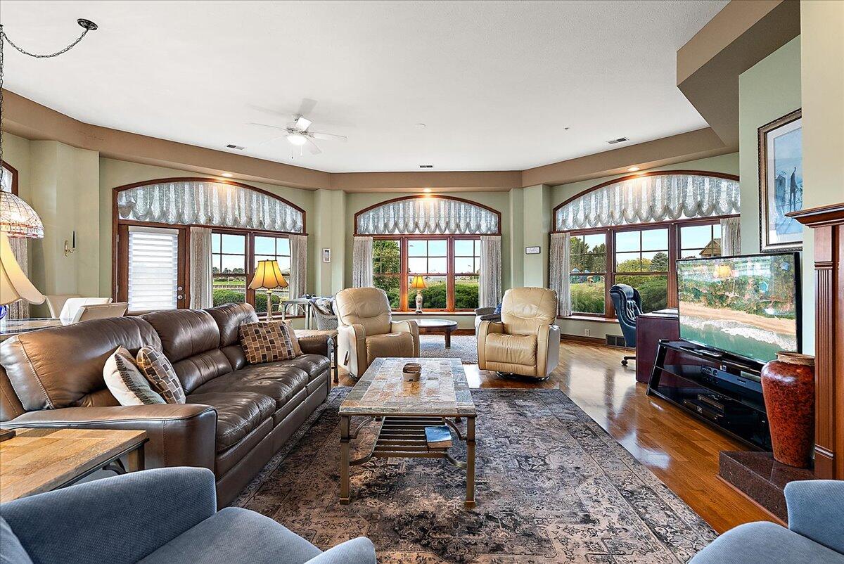 300 S Rath Avenue, 23