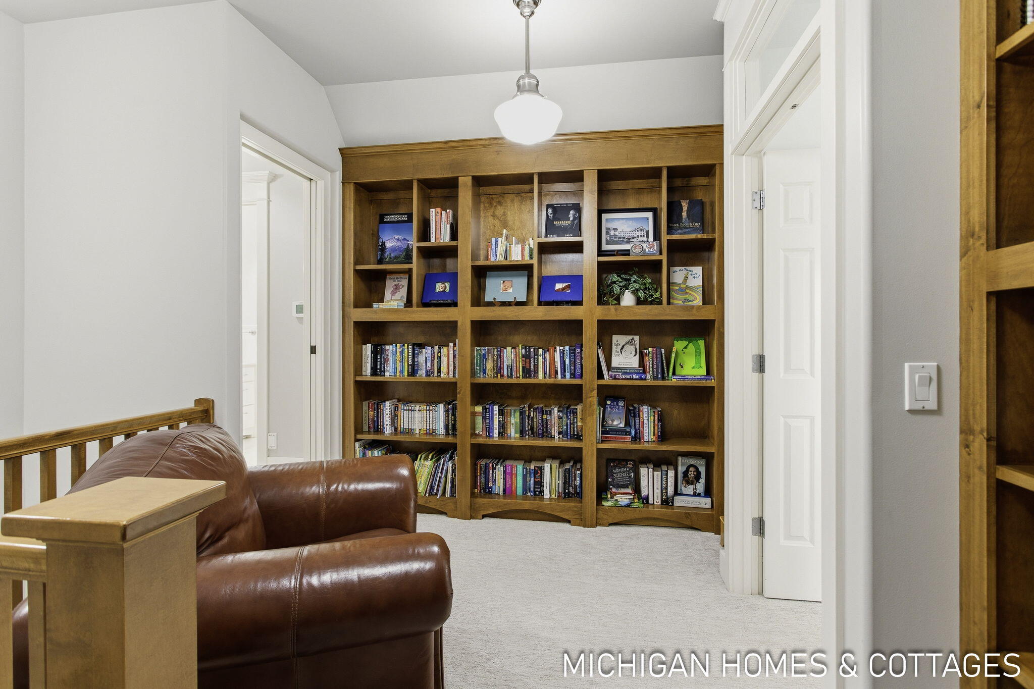 5484 Lakeshore Avenue