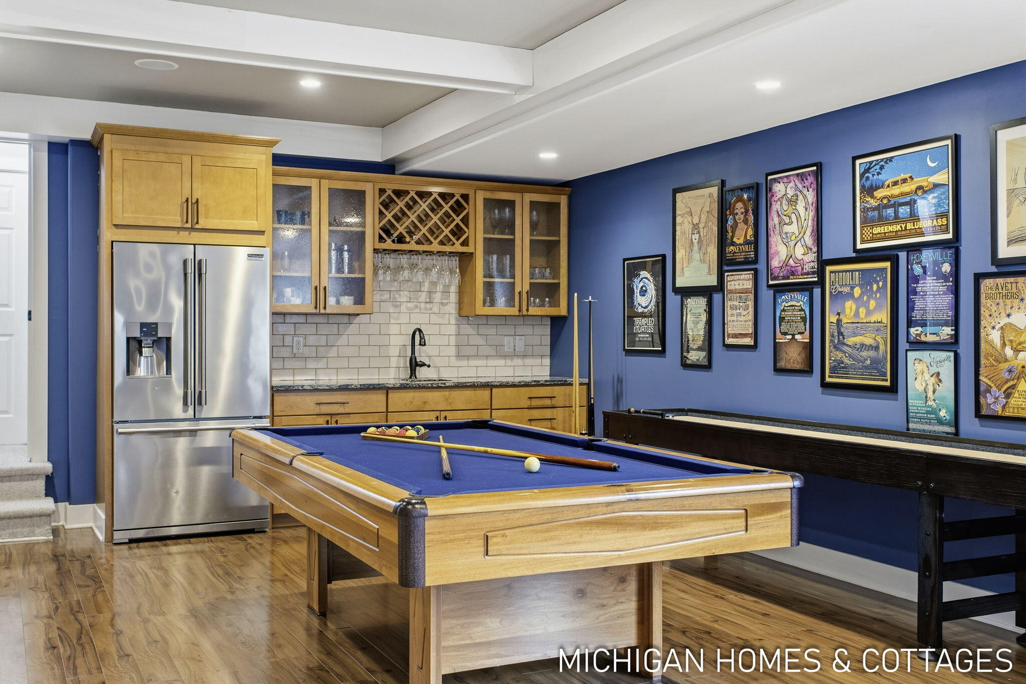 5484 Lakeshore Avenue