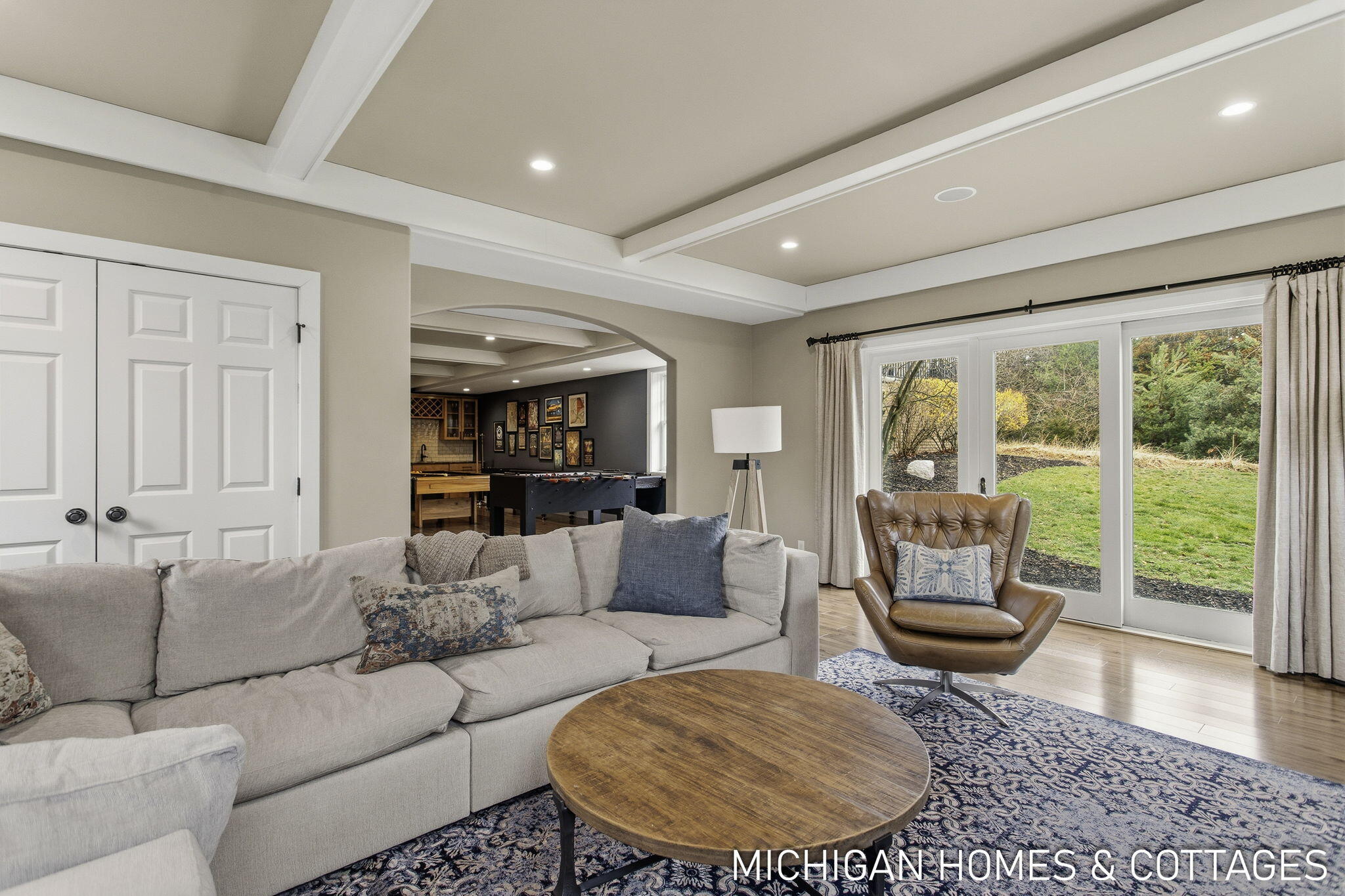 5484 Lakeshore Avenue