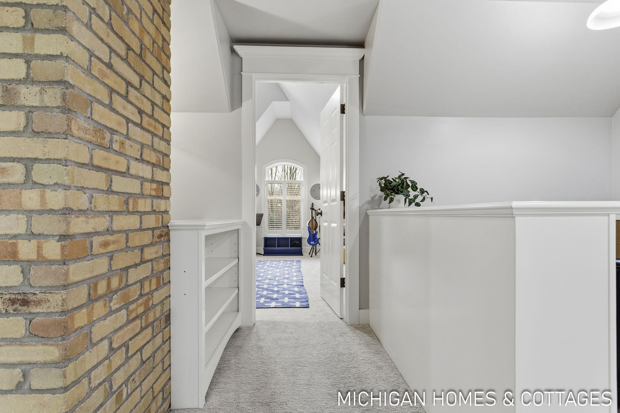 5484 Lakeshore Avenue