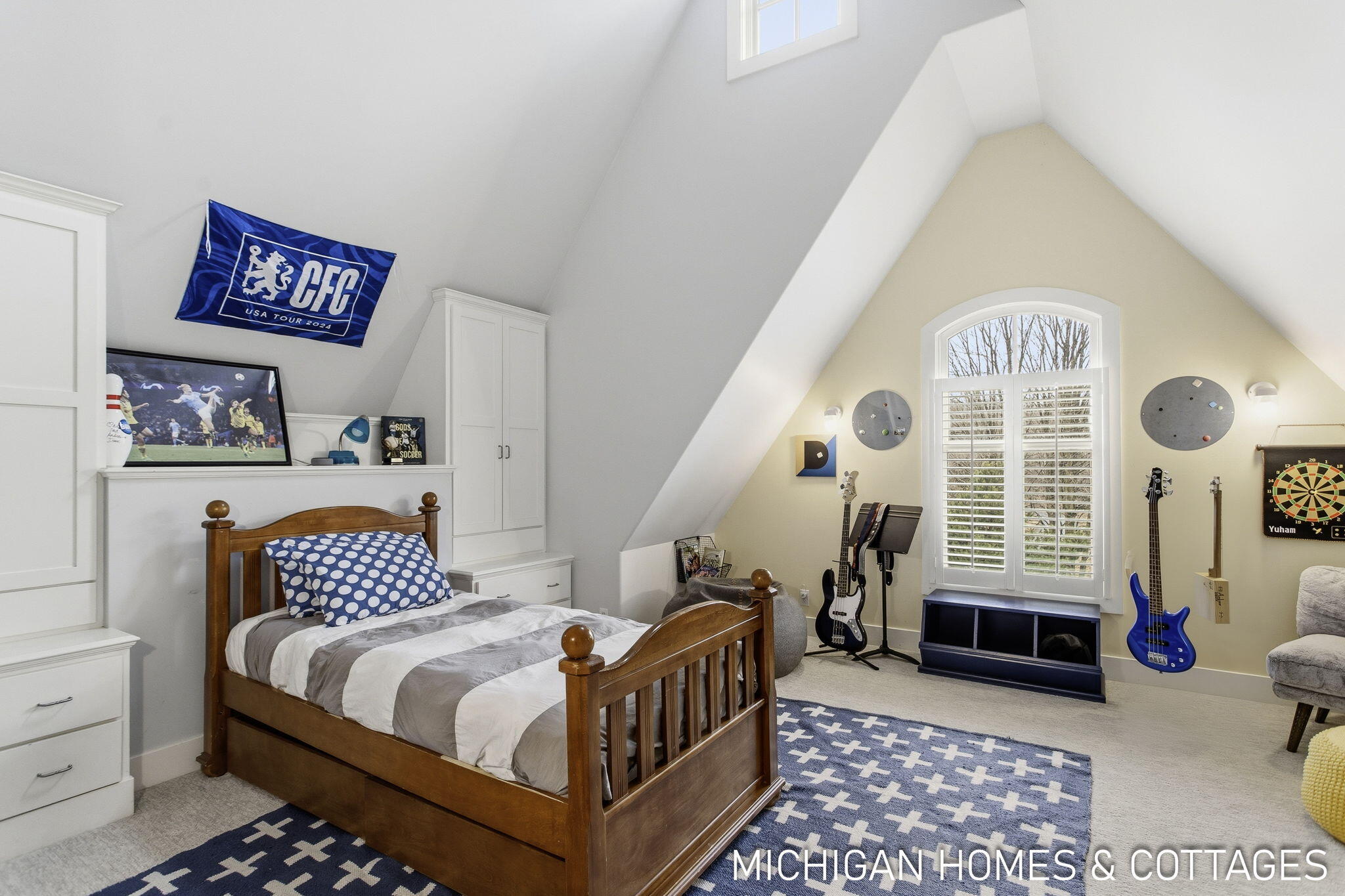 5484 Lakeshore Avenue