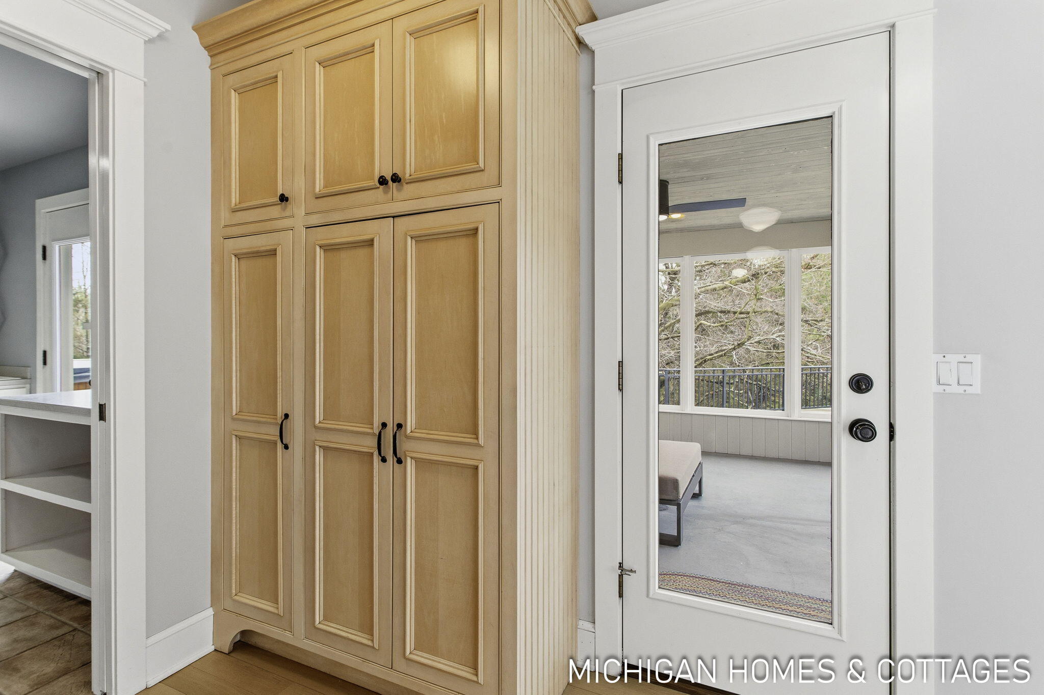 5484 Lakeshore Avenue