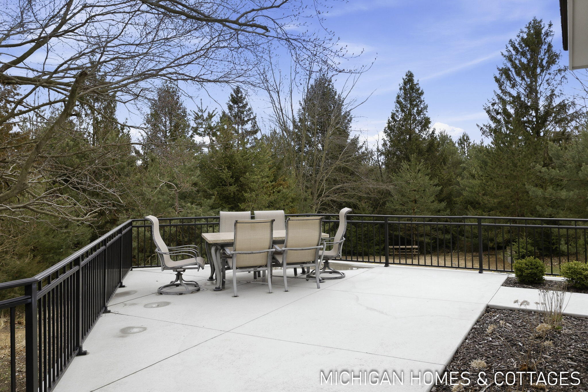 5484 Lakeshore Avenue