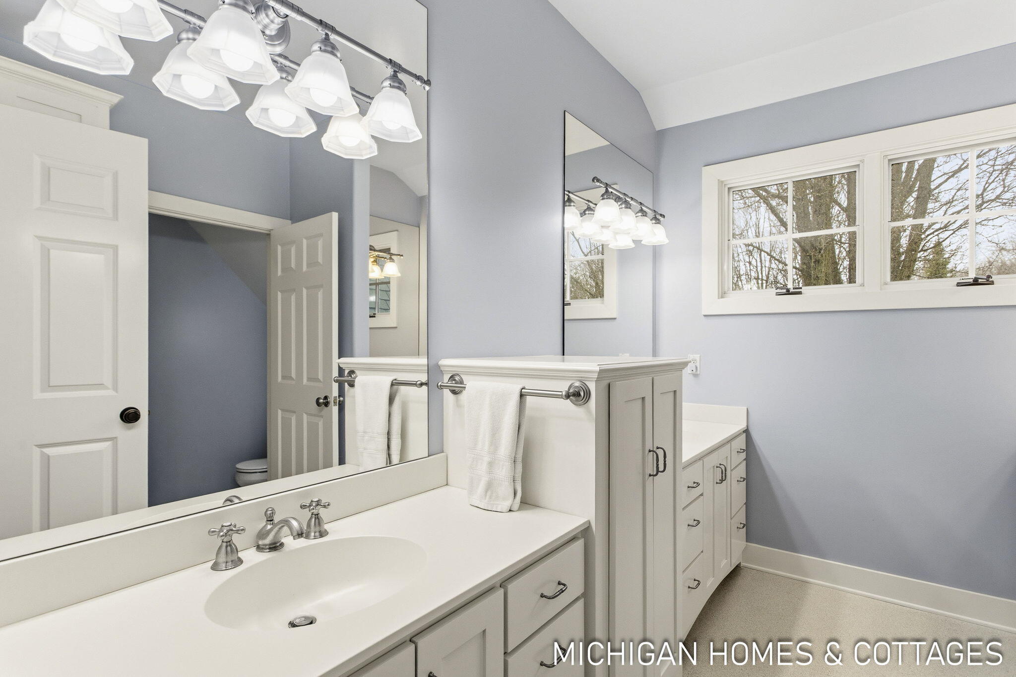 5484 Lakeshore Avenue