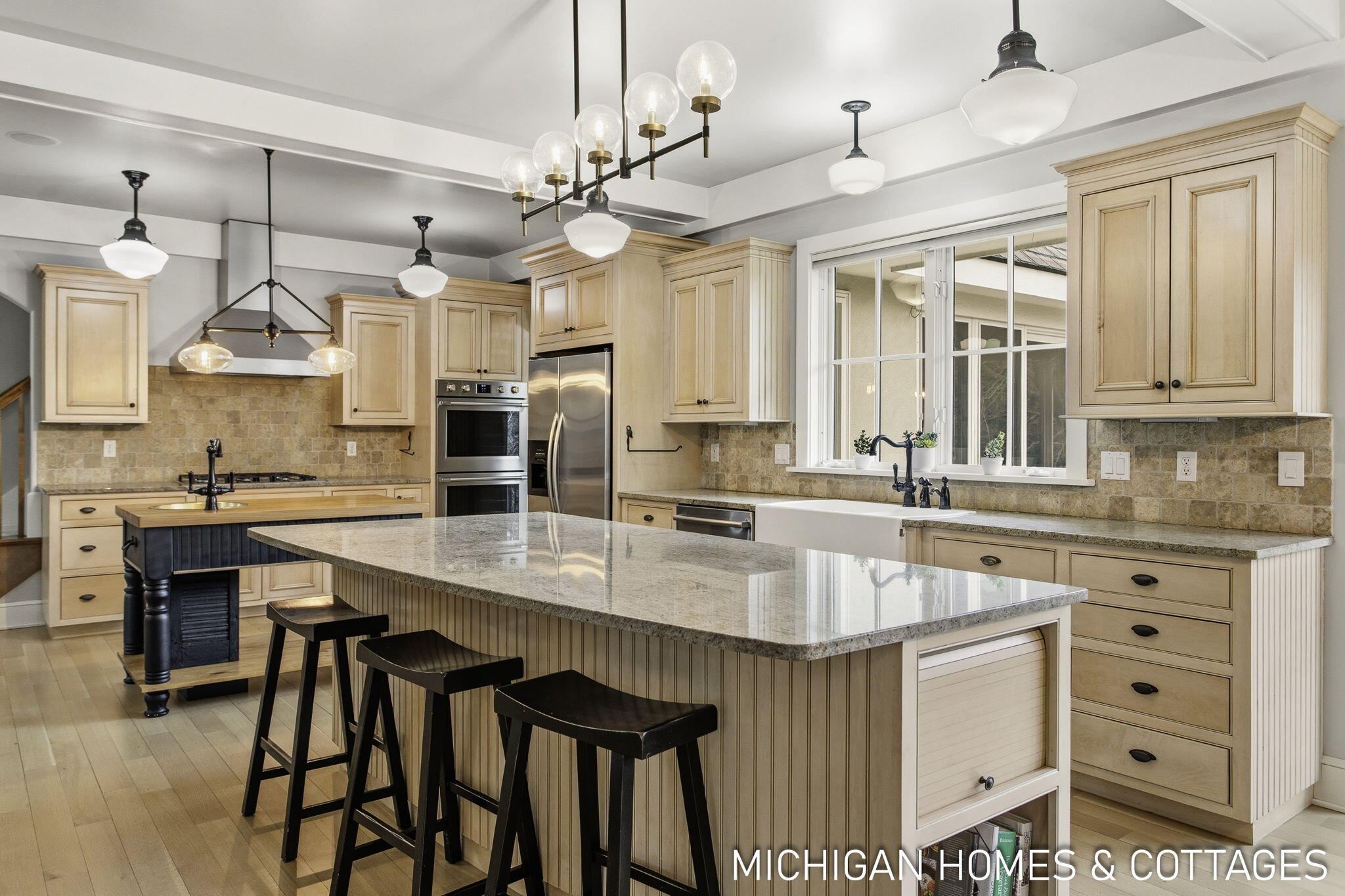 5484 Lakeshore Avenue