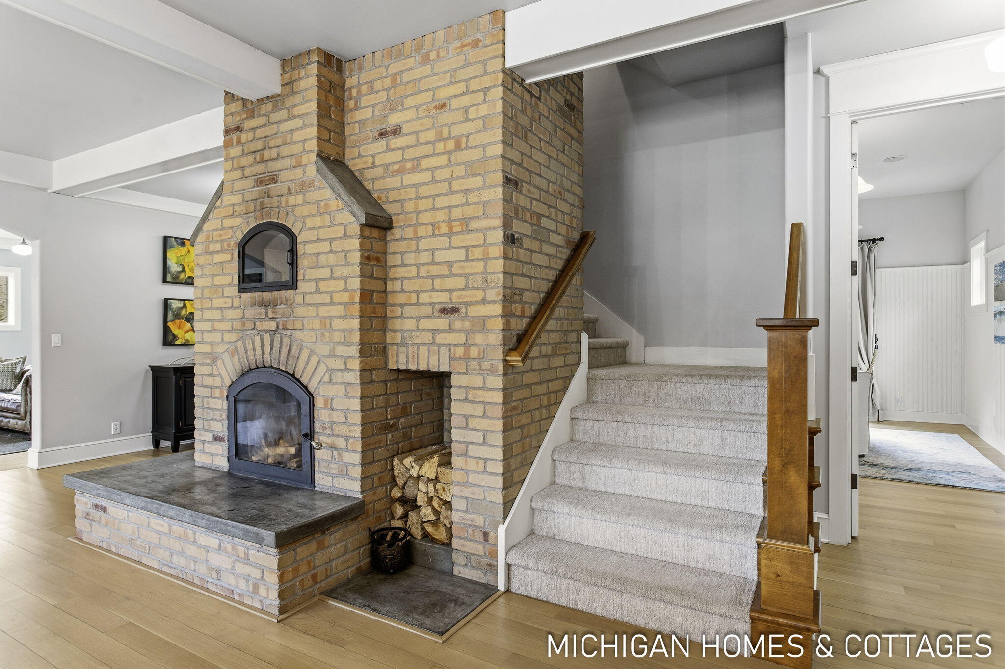 5484 Lakeshore Avenue