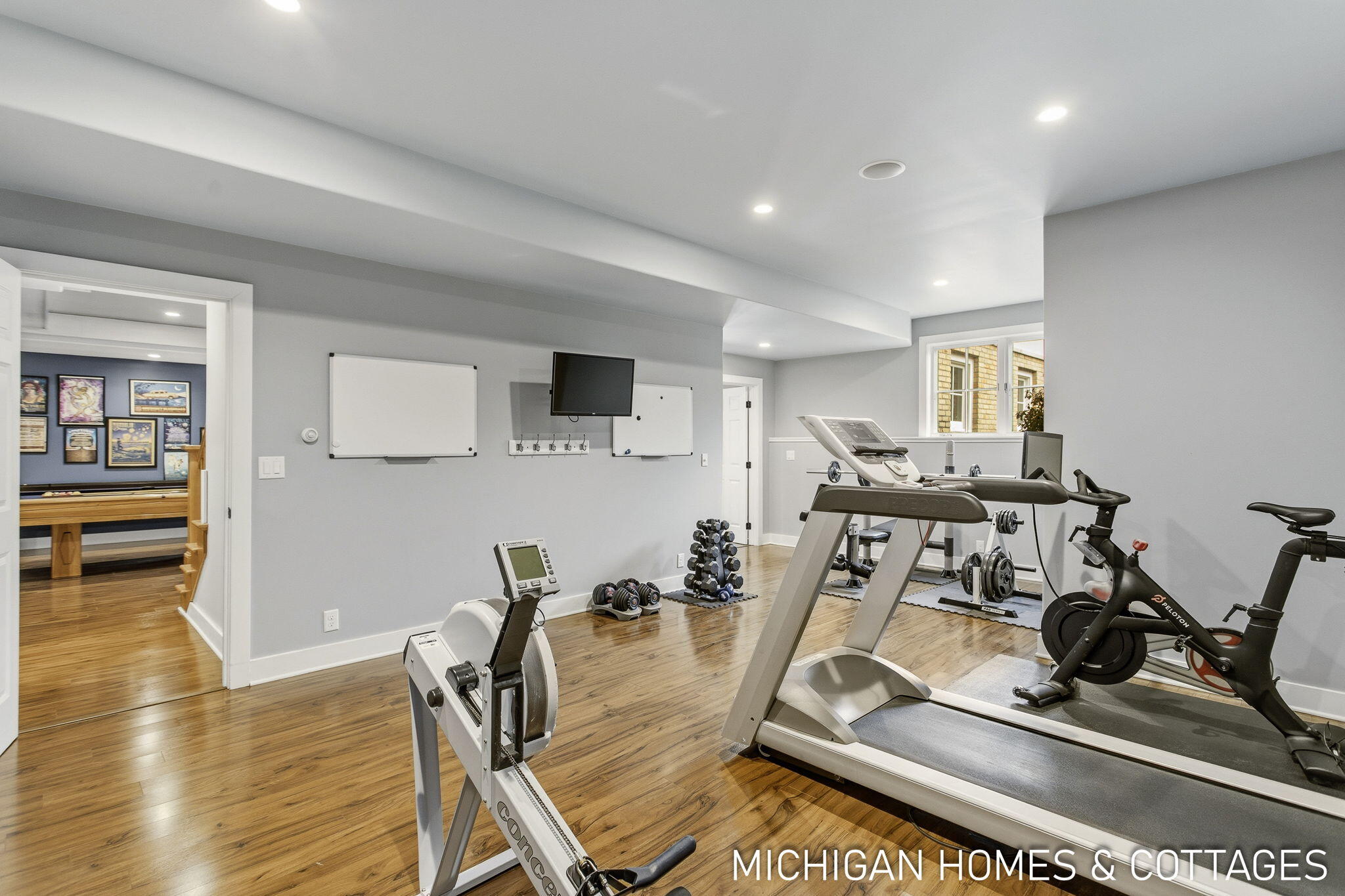 5484 Lakeshore Avenue