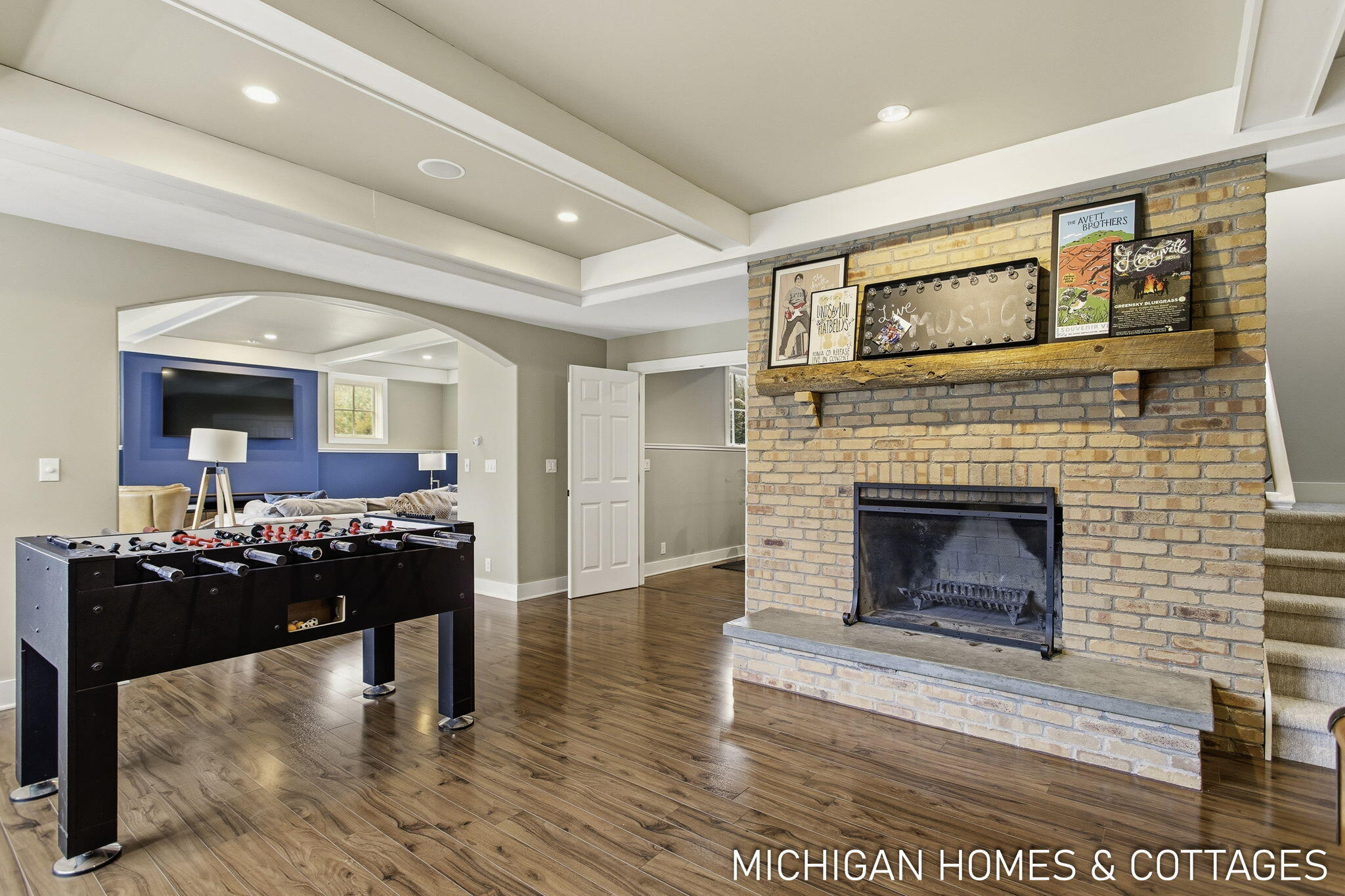 5484 Lakeshore Avenue